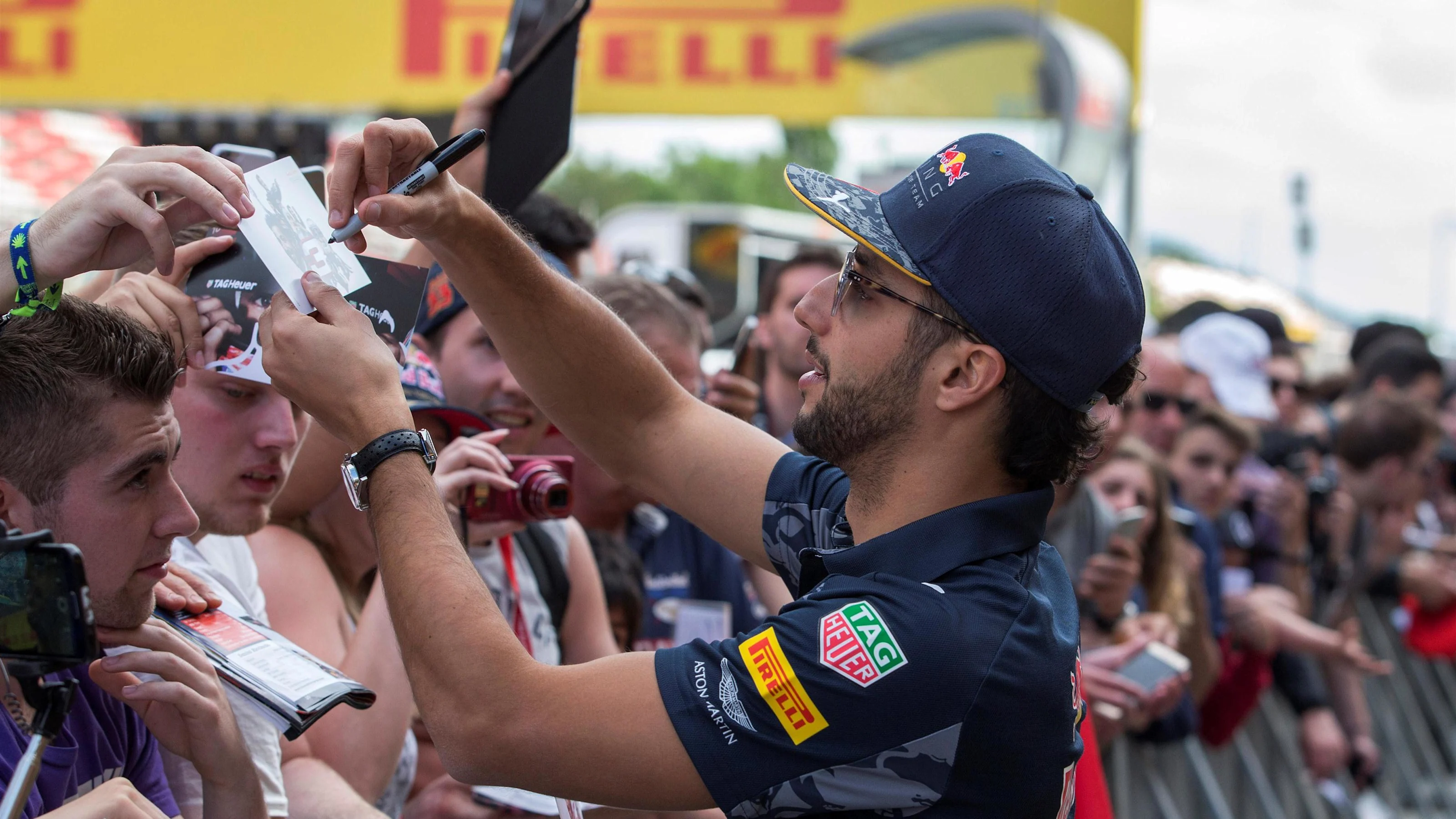 Daniel Ricciardo (AUS) Red Bull Racing signs autographs for the fans at Formula One World