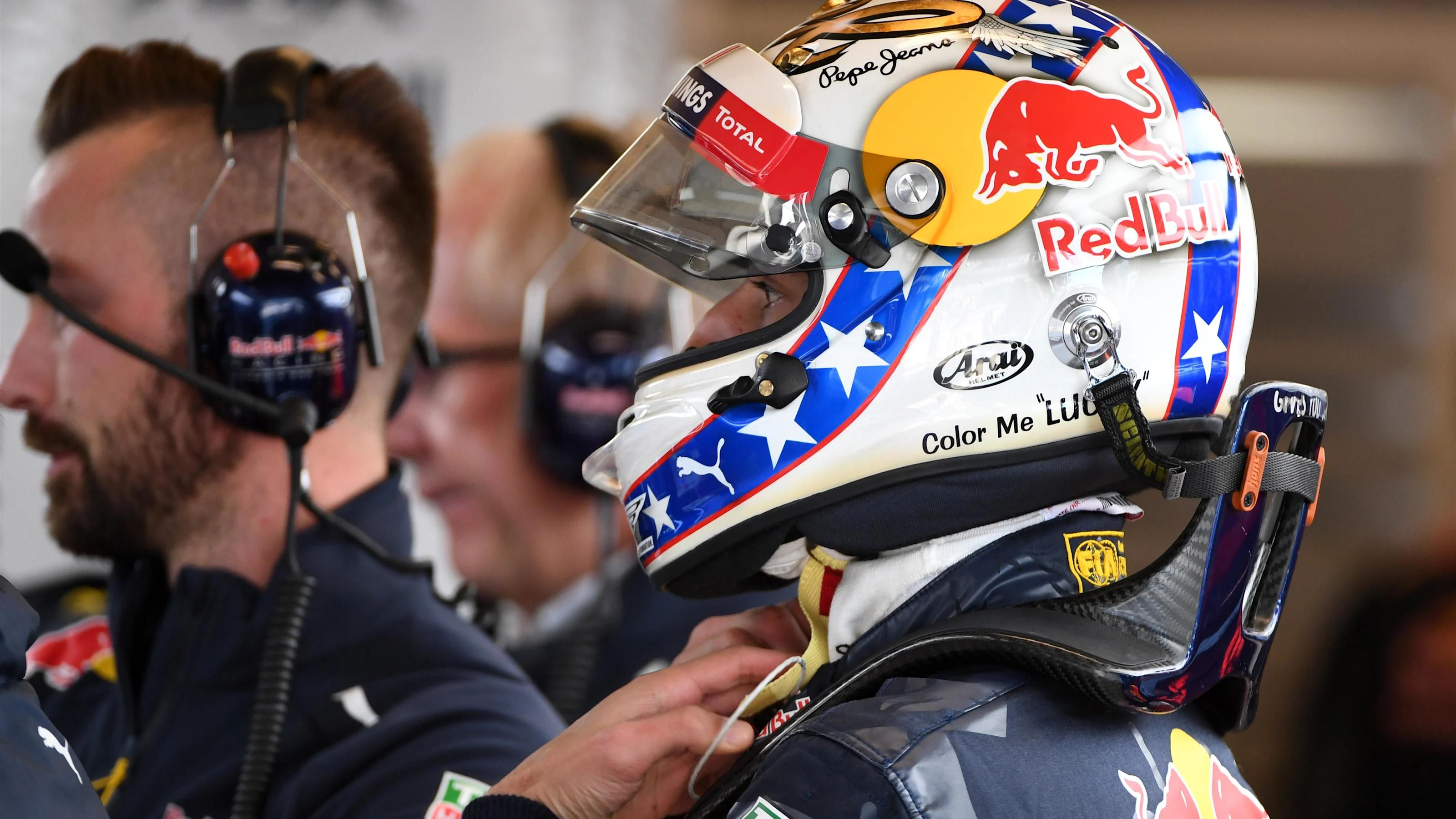 The new helmet of Daniel Ricciardo (AUS) Red Bull Racing at Formula One World Championship, Rd18,
