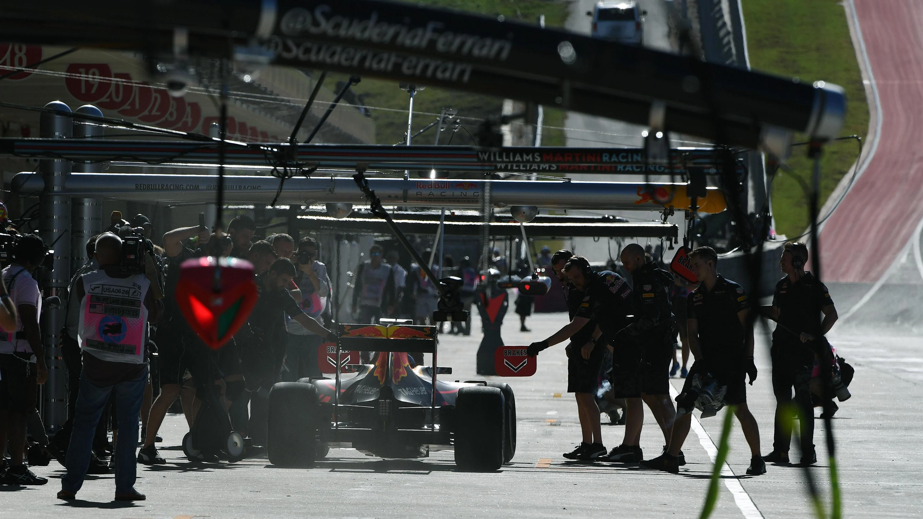 Daniel Ricciardo (AUS) Red Bull Racing RB12 at Formula One World Championship, Rd18, United States