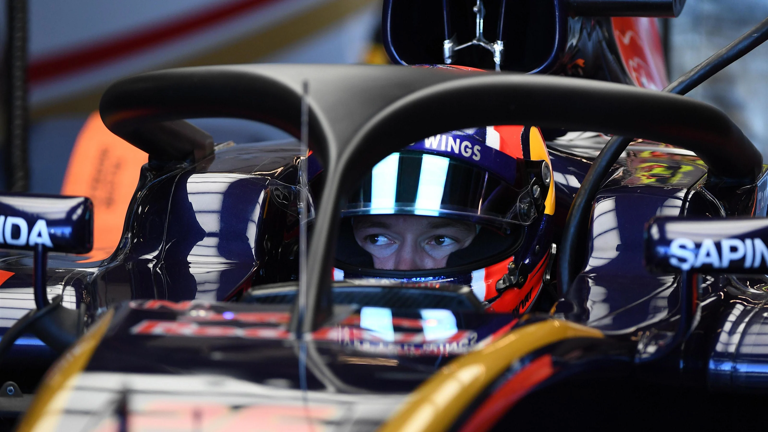 Daniil Kvyat (RUS) Scuderia Toro Rosso STR11 with halo at Formula One World Championship, Rd18,