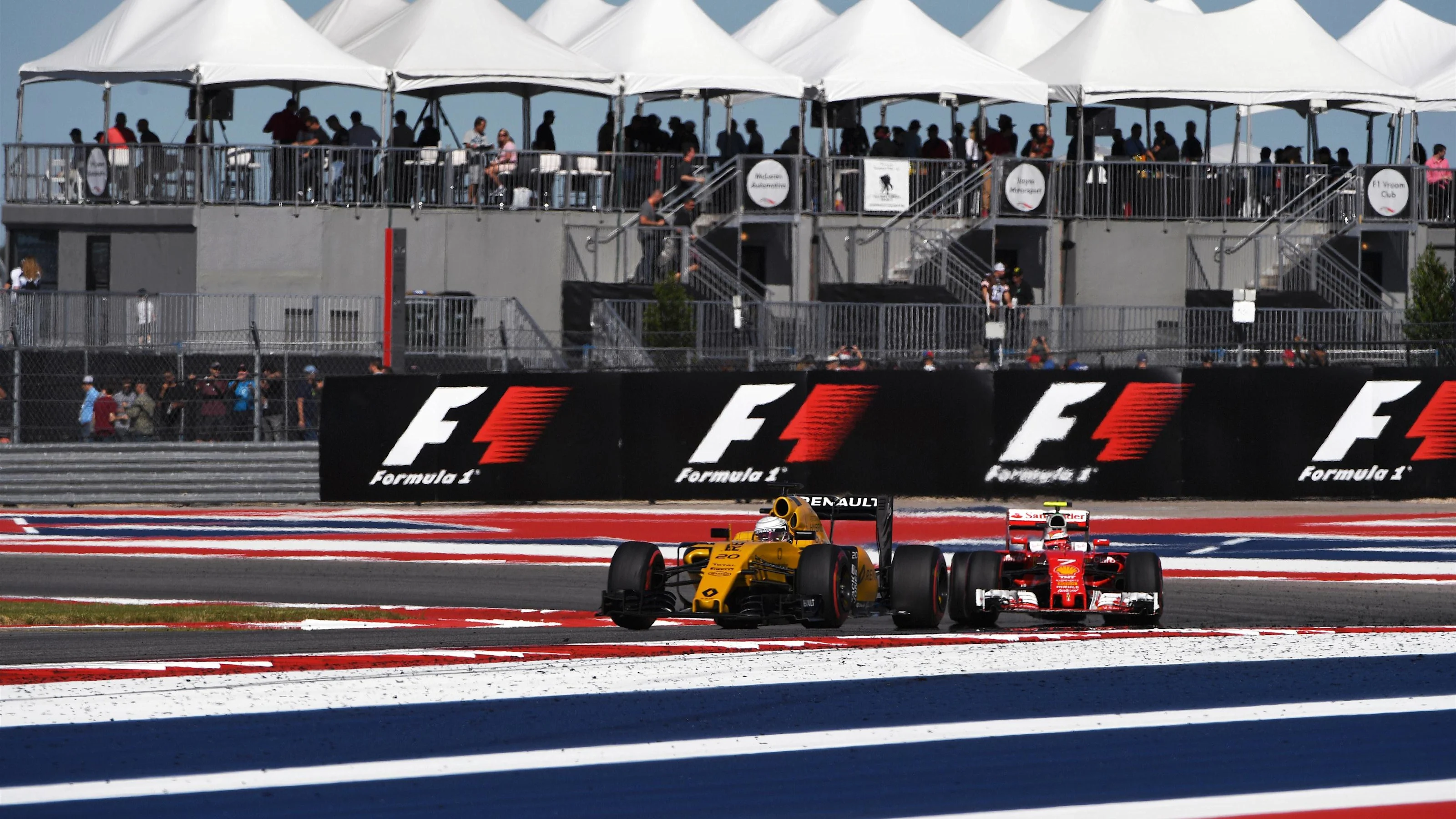 Kevin Magnussen (DEN) Renault Sport F1 Team RS16 at Formula One World Championship, Rd18, United