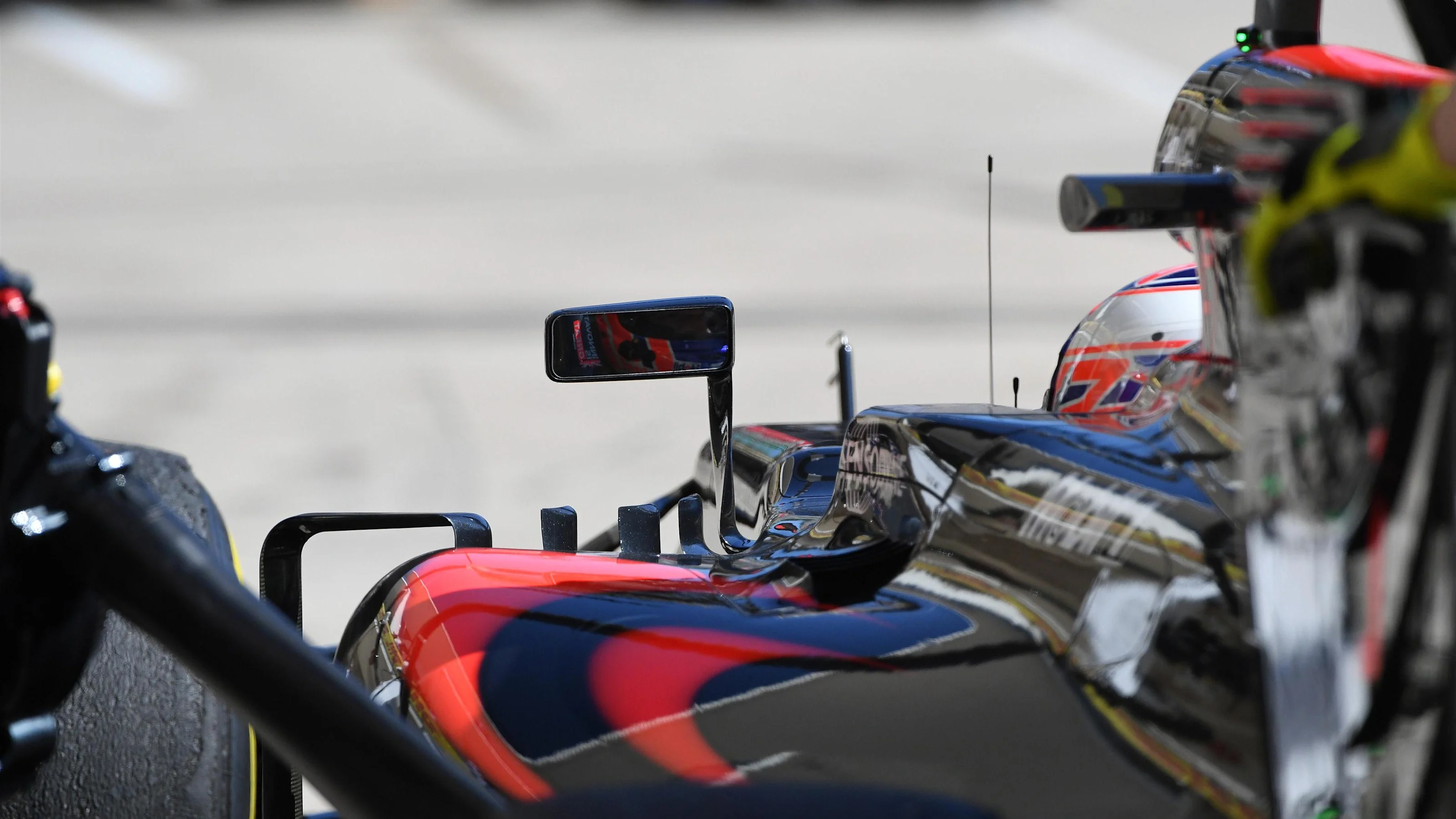 Jenson Button (GBR) McLaren MP4-31 at Formula One World Championship, Rd18, United States Grand