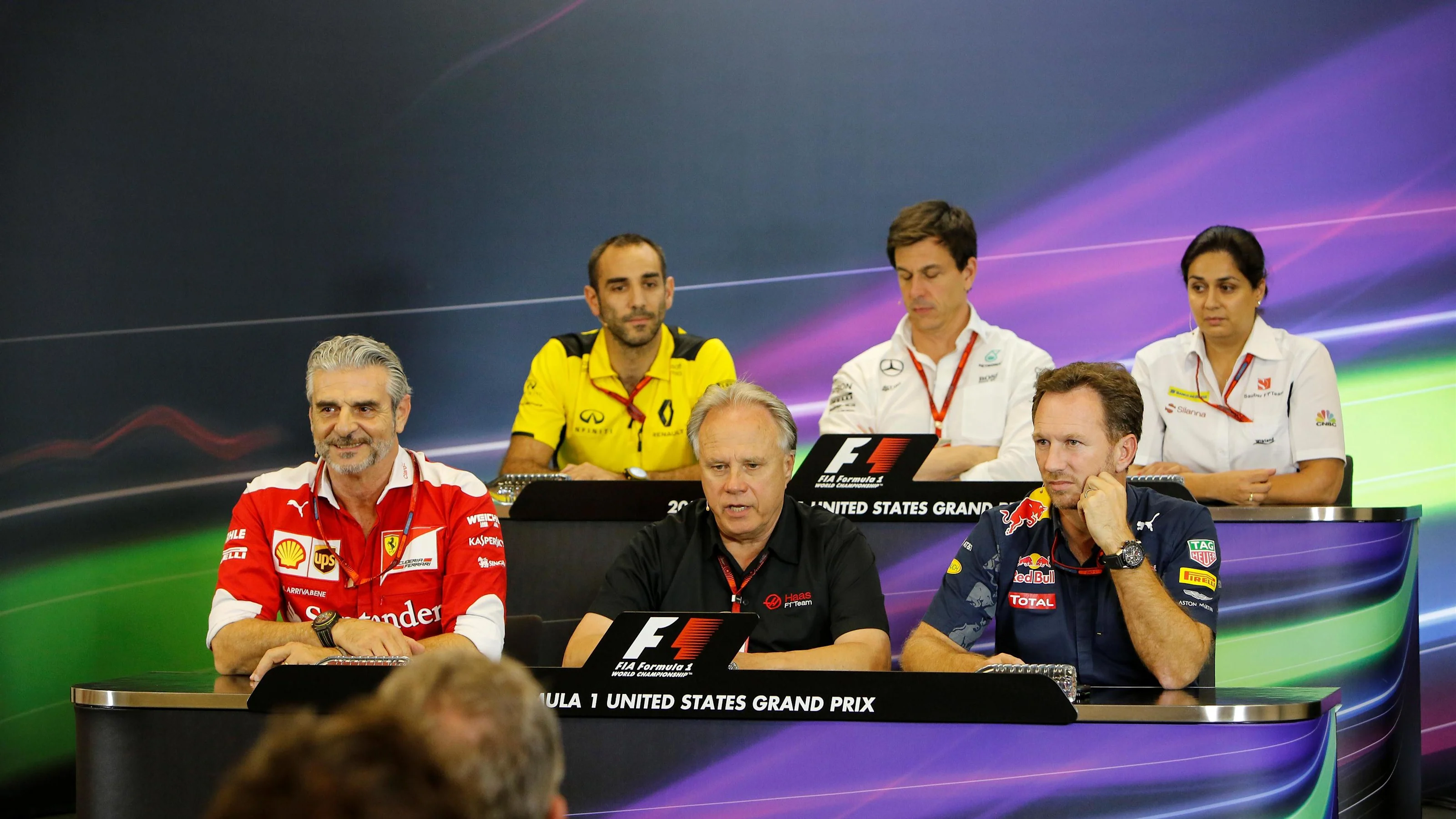 (L to R): Cyril Abiteboul (FRA) Renault Sport F1 Managing Director, Toto Wolff (AUT) Mercedes AMG