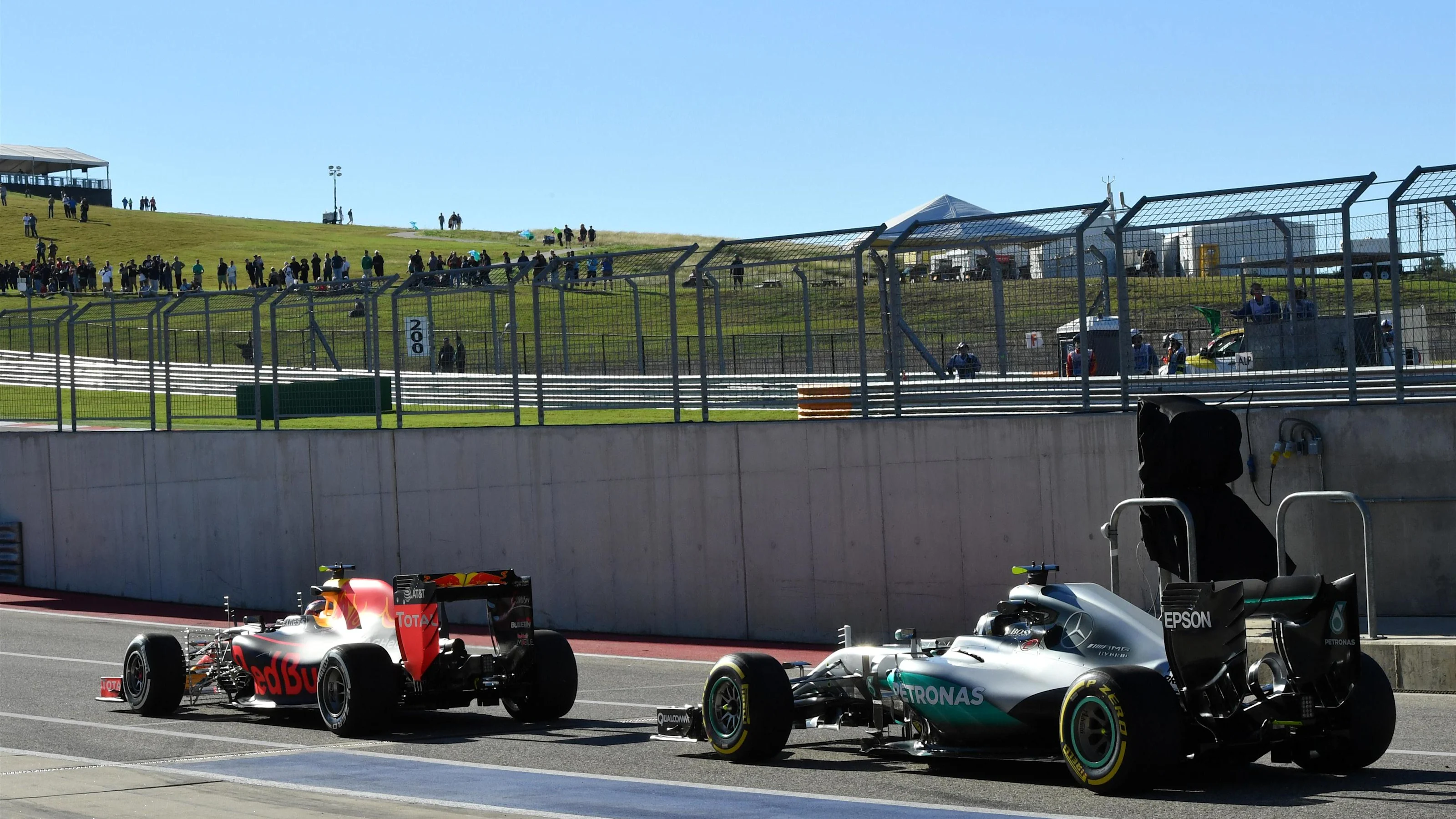 Max Verstappen (NED) Red Bull Racing RB12 and Nico Rosberg (GER) Mercedes-Benz F1 W07 Hybrid at
