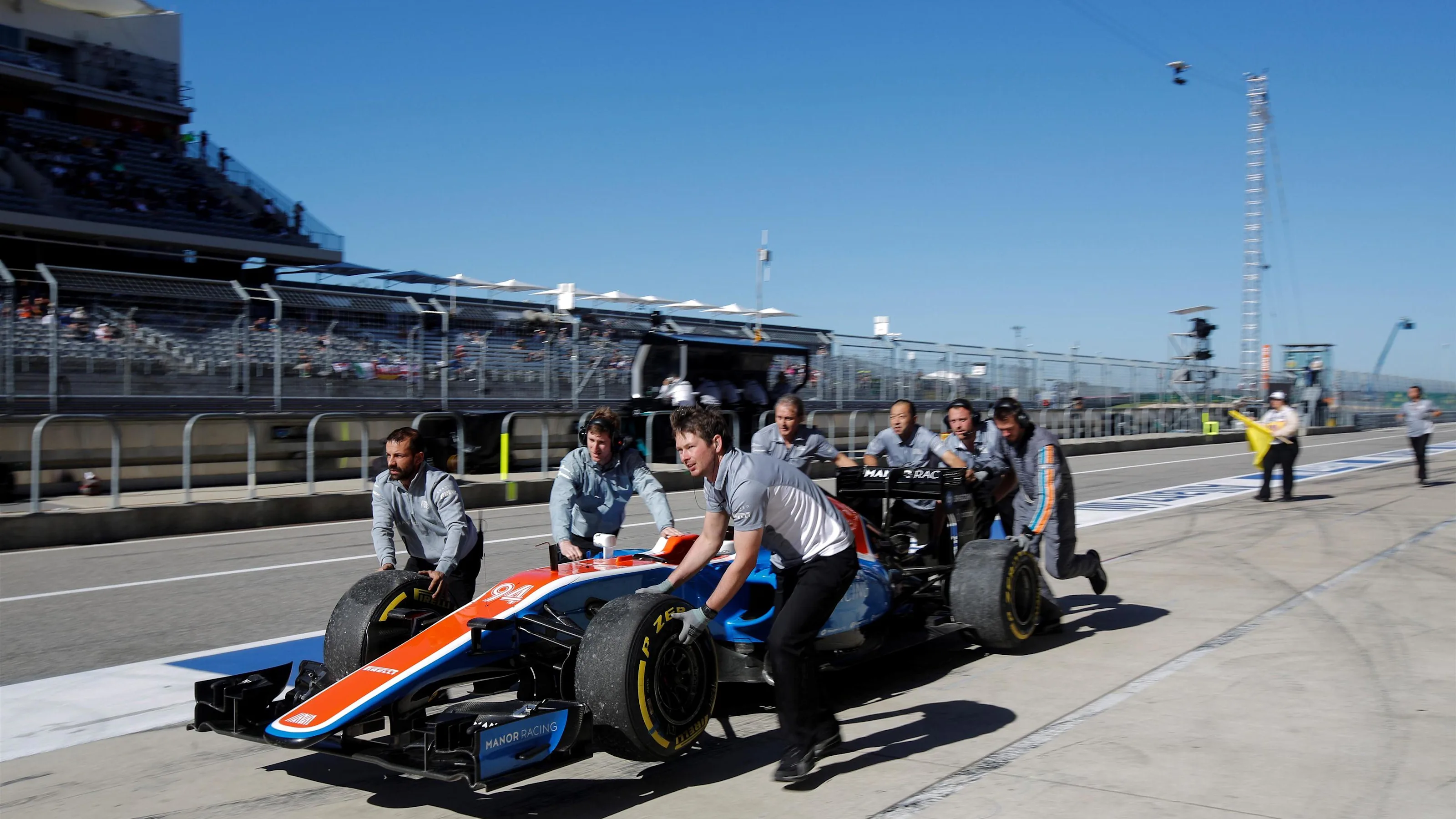 The car of Pascal Wehrlein (GER) Manor Racing MRT05 returns to the garage at Formula One World
