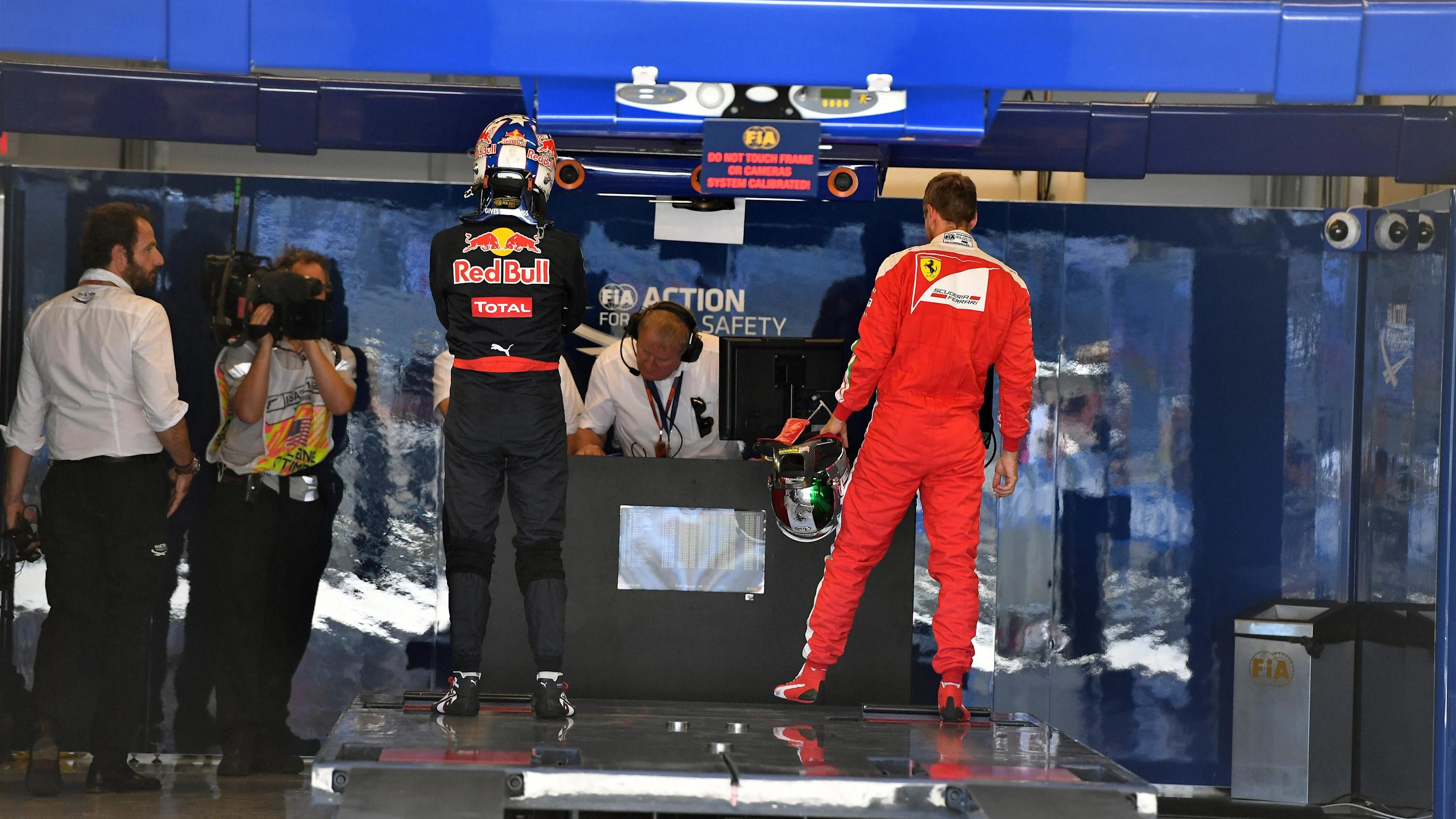 Daniel Ricciardo (AUS) Red Bull Racing and Sebastian Vettel (GER) Ferrari in parc ferme at Formula