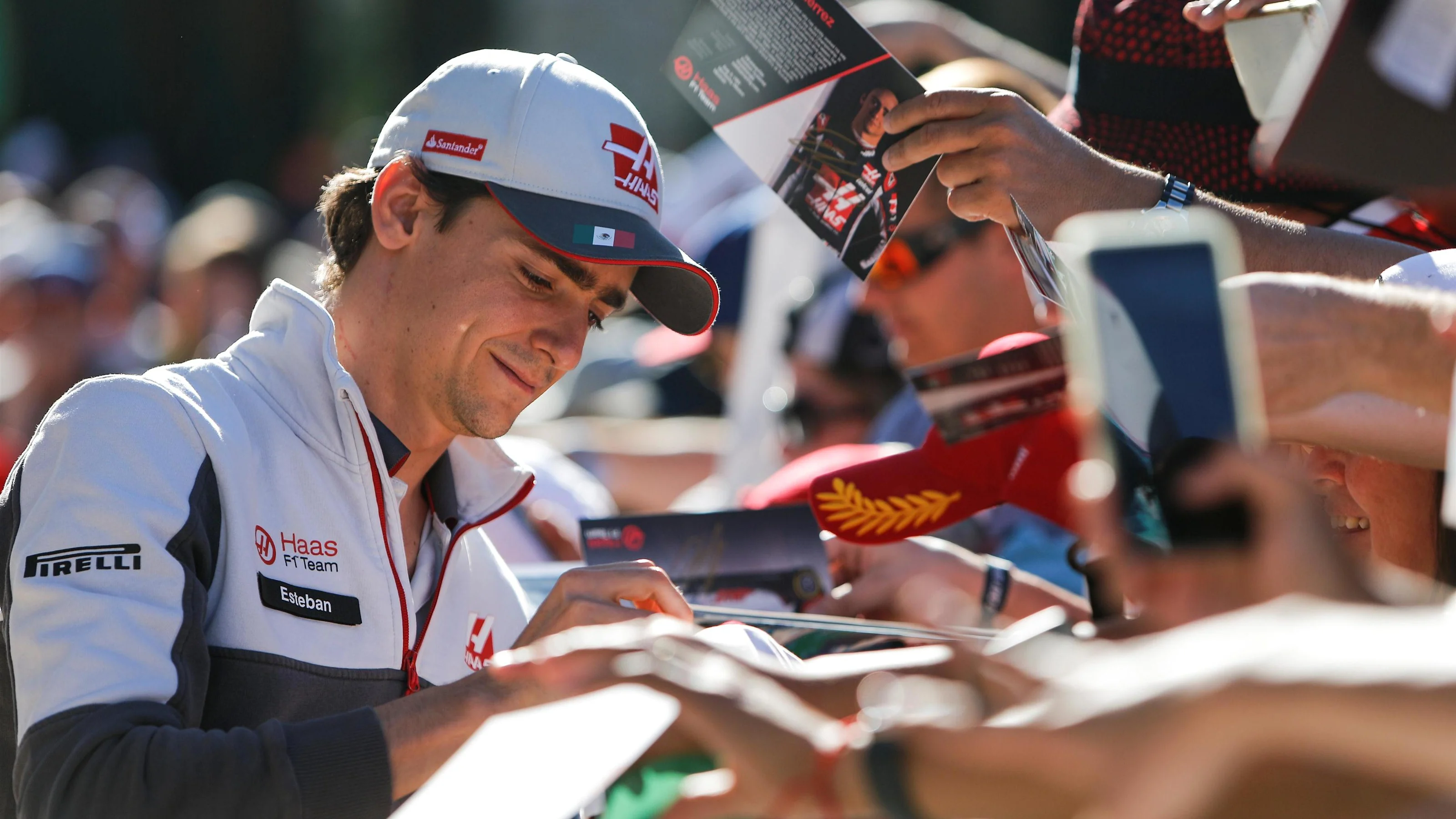Esteban Gutierrez (MEX) Haas F1 signs autographs for the fans at Formula One World Championship,