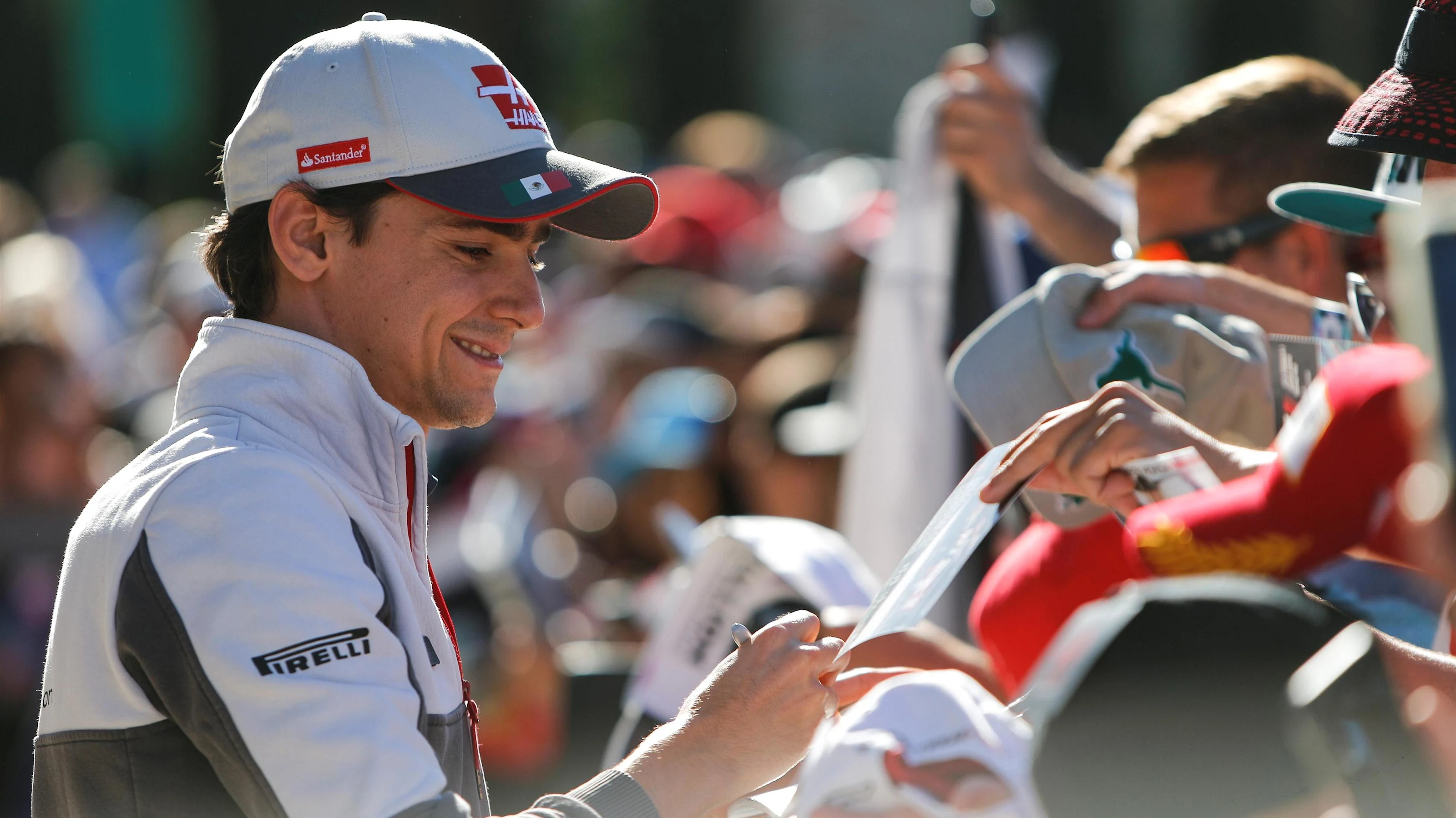 Esteban Gutierrez (MEX) Haas F1 signs autographs for the fans at Formula One World Championship,