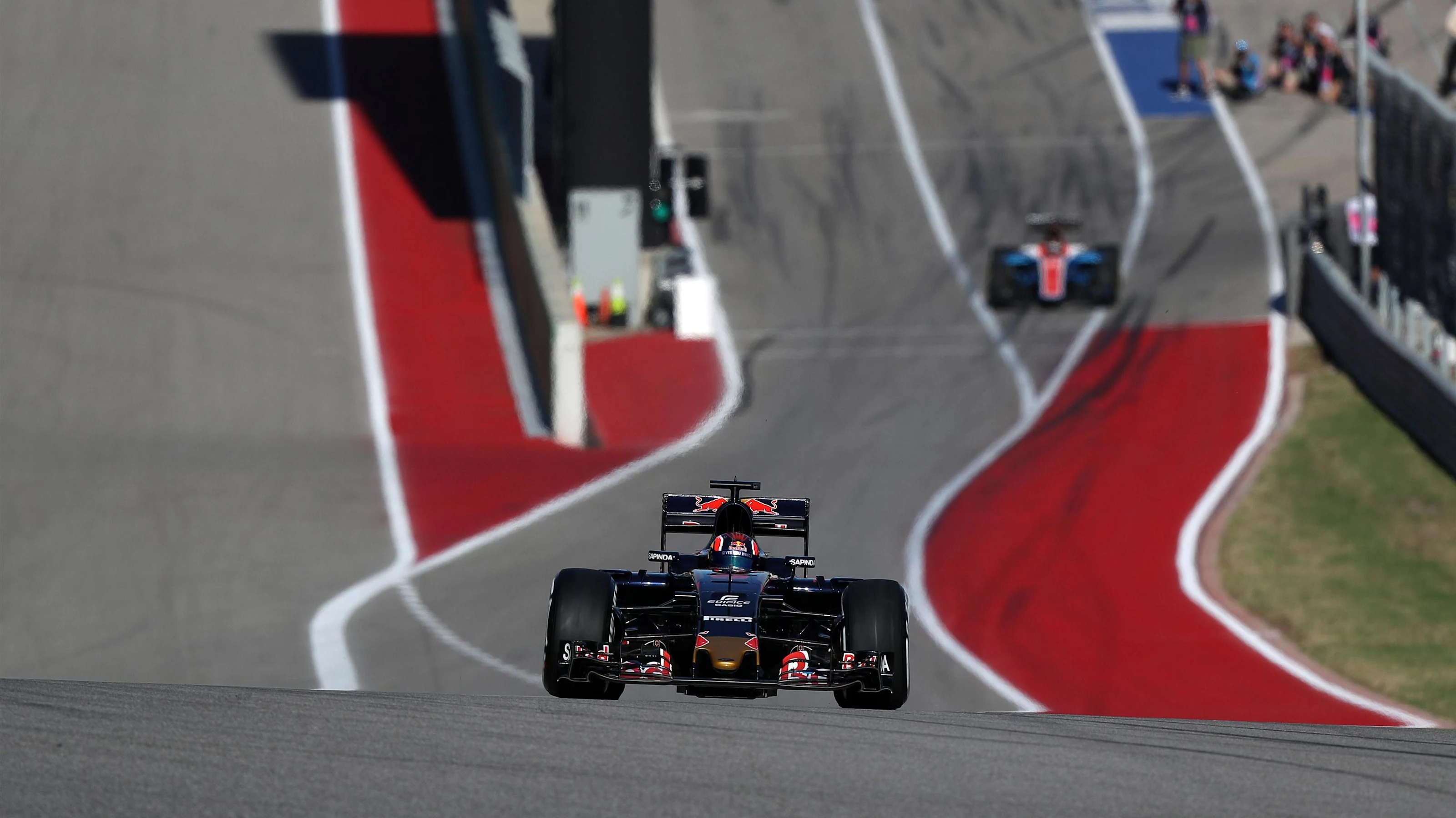 Daniil Kvyat (RUS) Scuderia Toro Rosso STR11 at Formula One World Championship, Rd18, United States