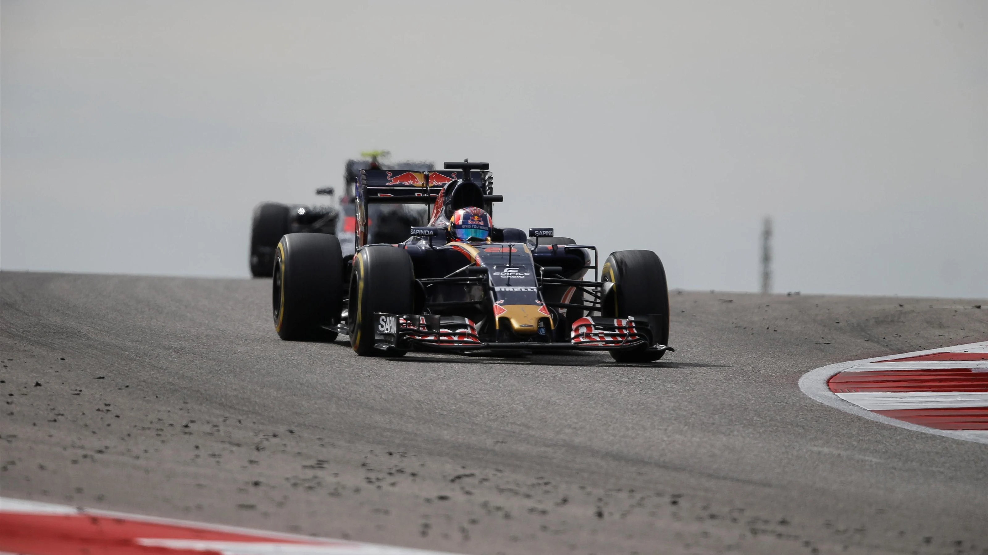 Daniil Kvyat (RUS) Scuderia Toro Rosso STR11 at Formula One World Championship, Rd18, United States