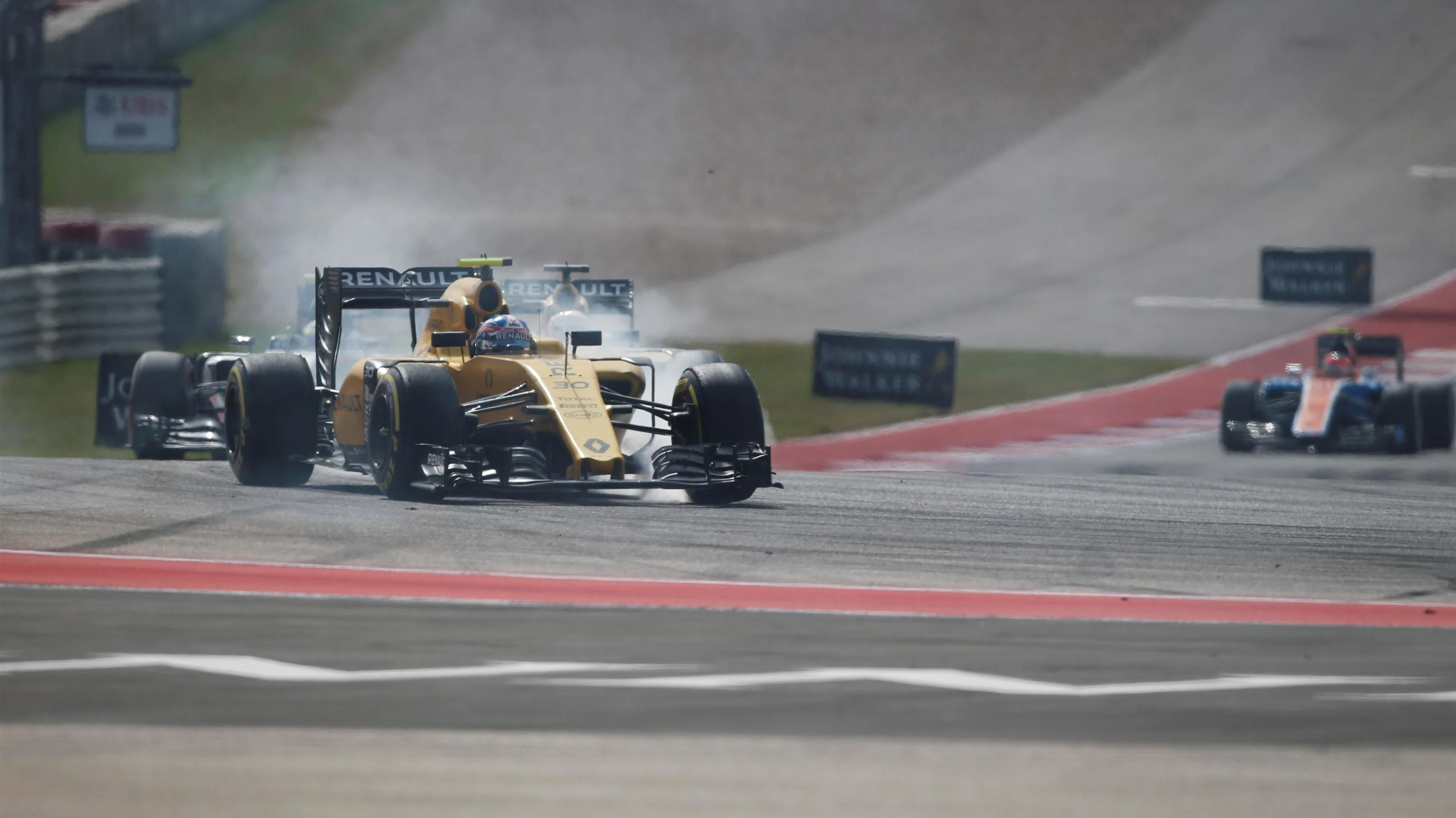 Jolyon Palmer (GBR) Renault Sport F1 Team RS16 locks up at Formula One World Championship, Rd18,