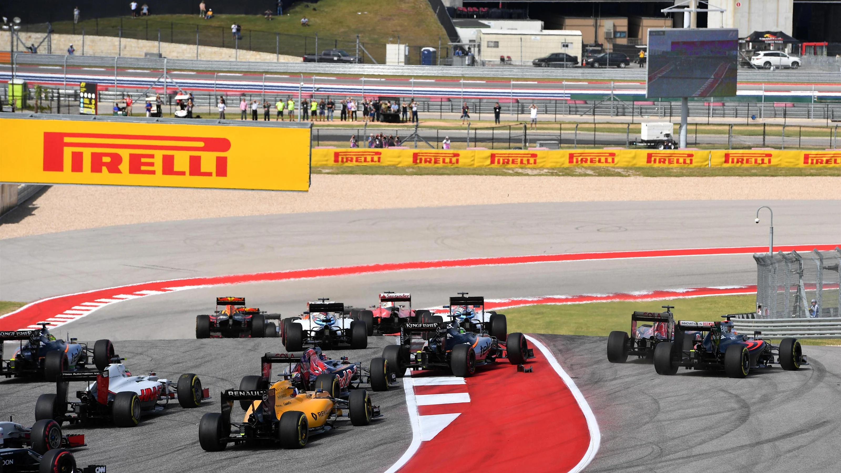 Nico Hulkenberg (GER) Force India VJM09, Carlos Sainz jr (ESP) Scuderia Toro Rosso STR11 and