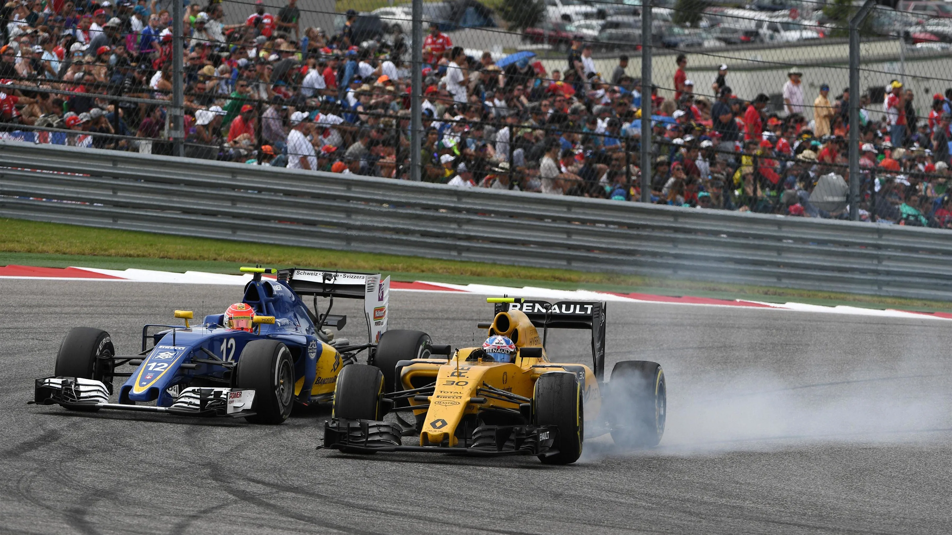 Felipe Nasr (BRA) Sauber C35 and Kevin Magnussen (DEN) Renault Sport F1 Team RS16 battle and locks
