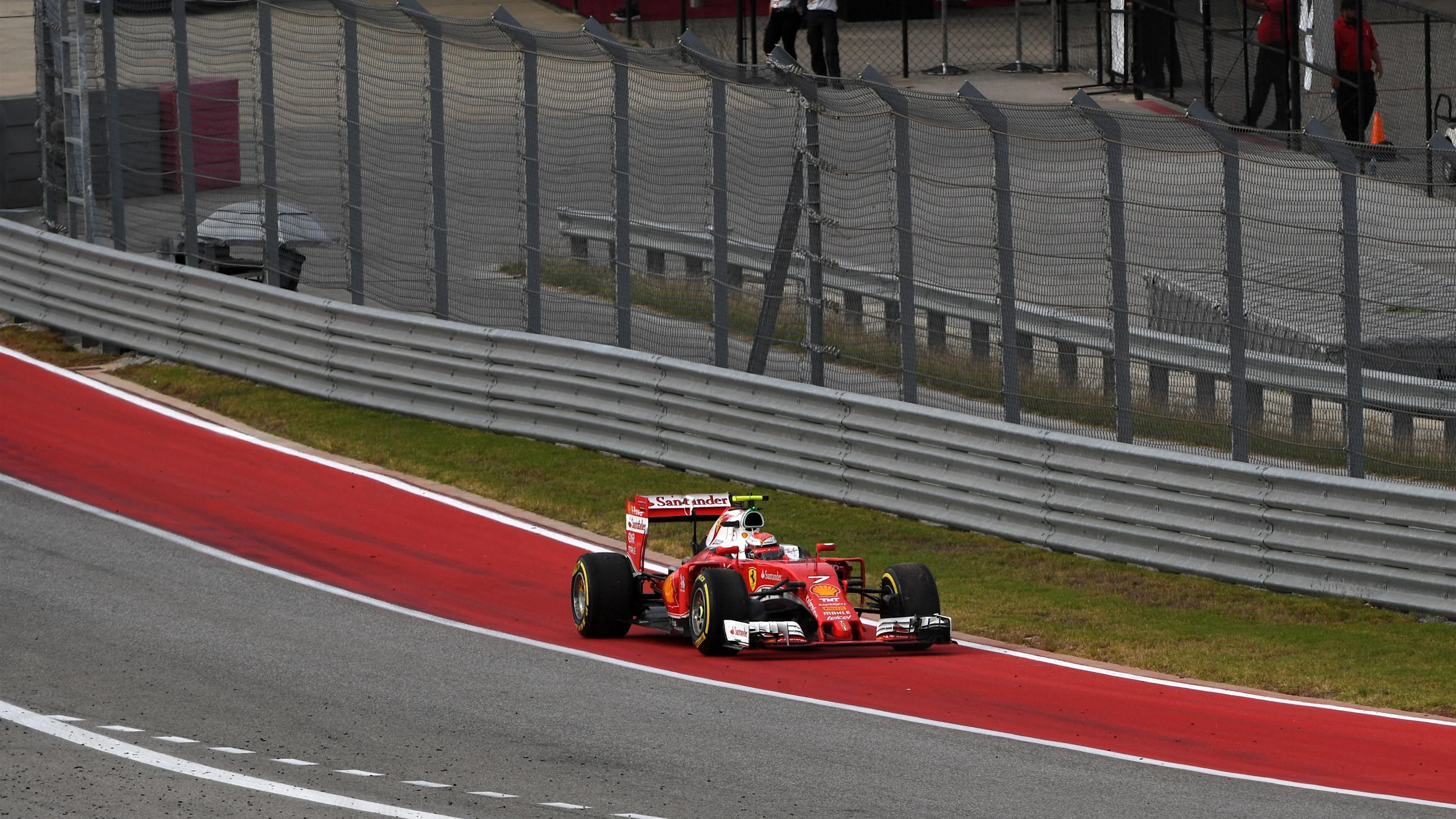 Kimi Raikkonen (FIN) Ferrari SF16-H retires form the race pit stop at Formula One World