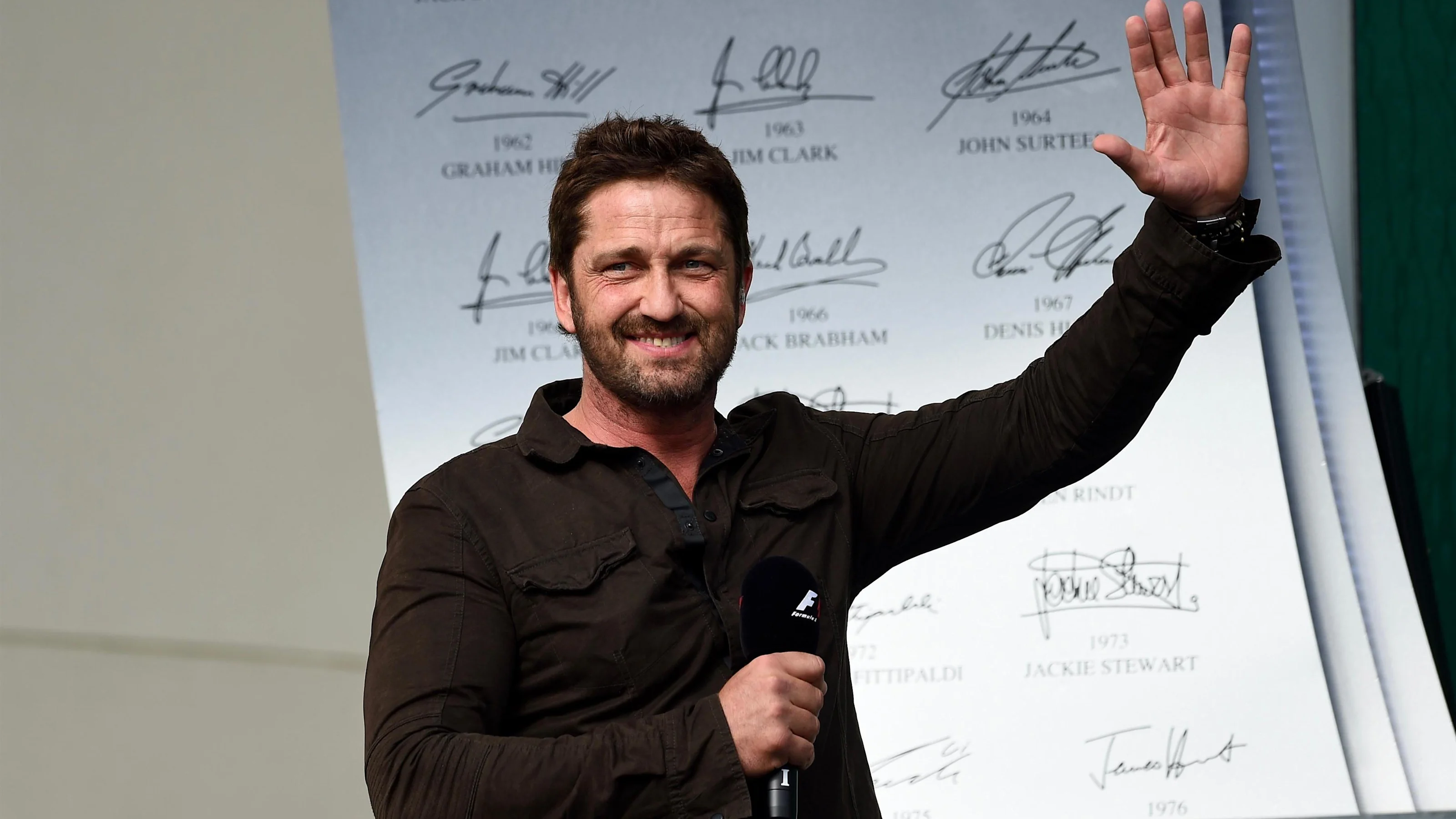 Gerard Butler (GBR) Actor on the podium on the podium at Formula One World Championship, Rd18,