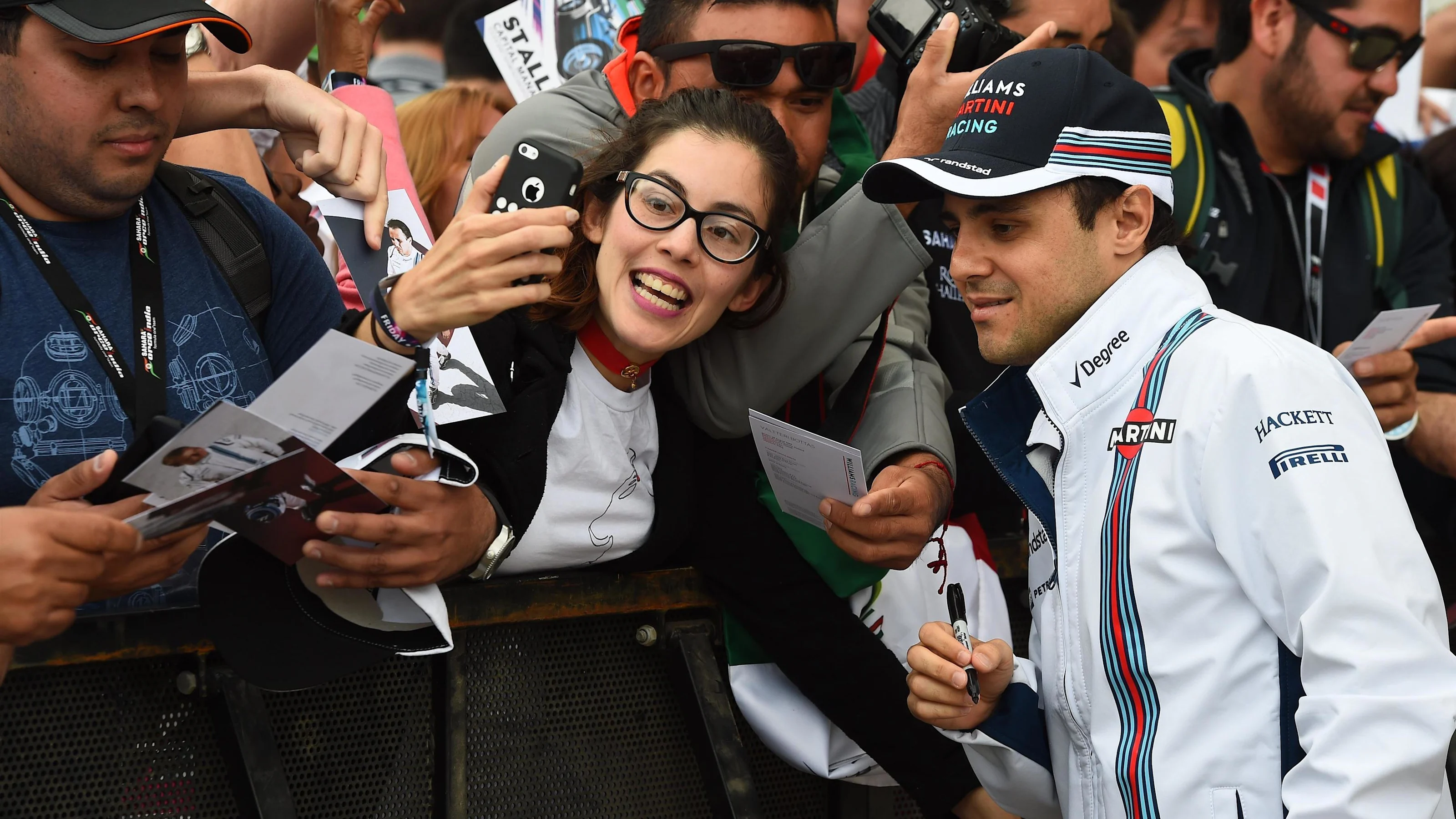 Felipe Massa (BRA) Williams fans selfie at Formula One World Championship, Rd18, United States