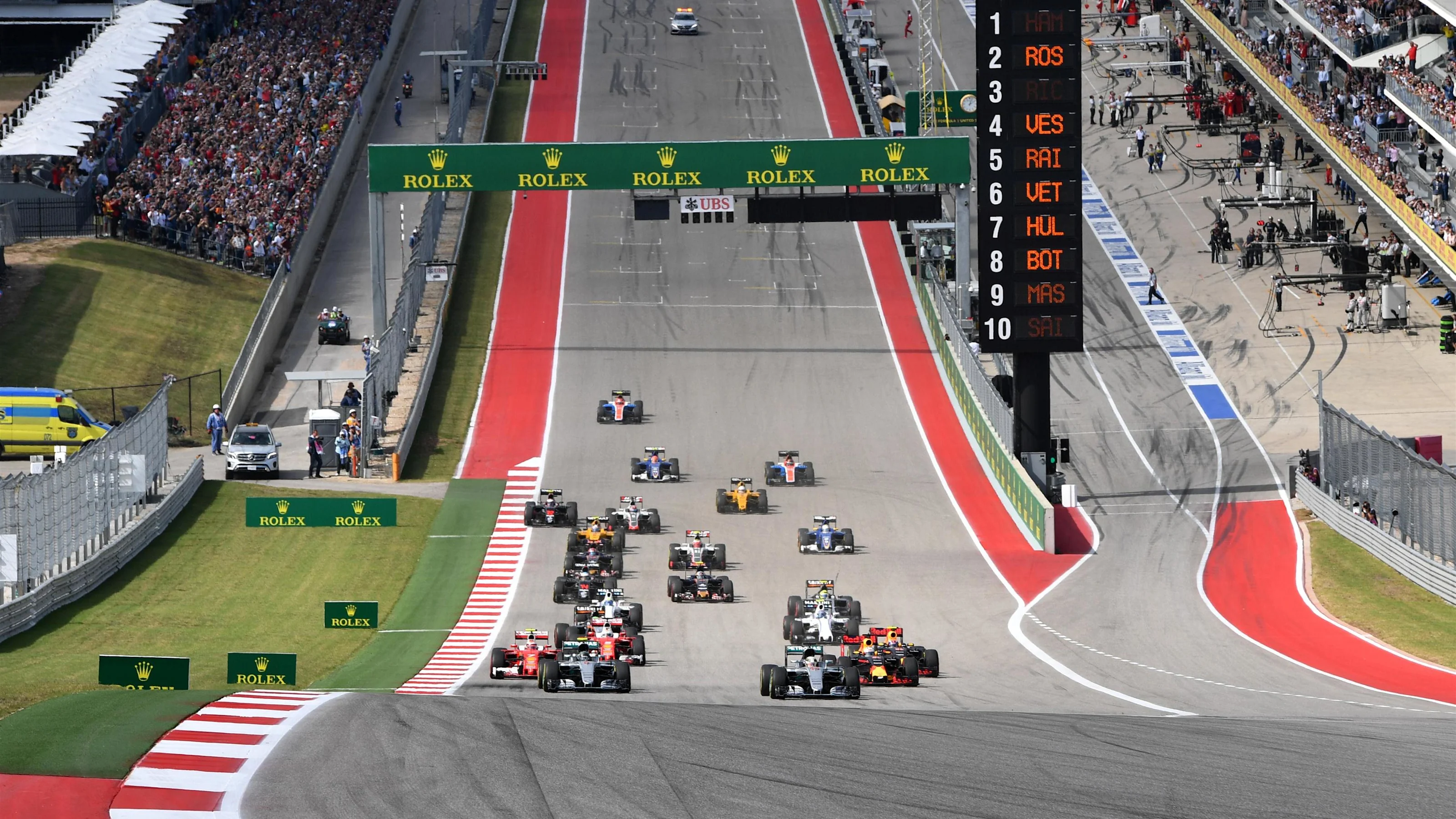 Lewis Hamilton (GBR) Mercedes-Benz F1 W07 Hybrid leads at the start of the race at Formula One