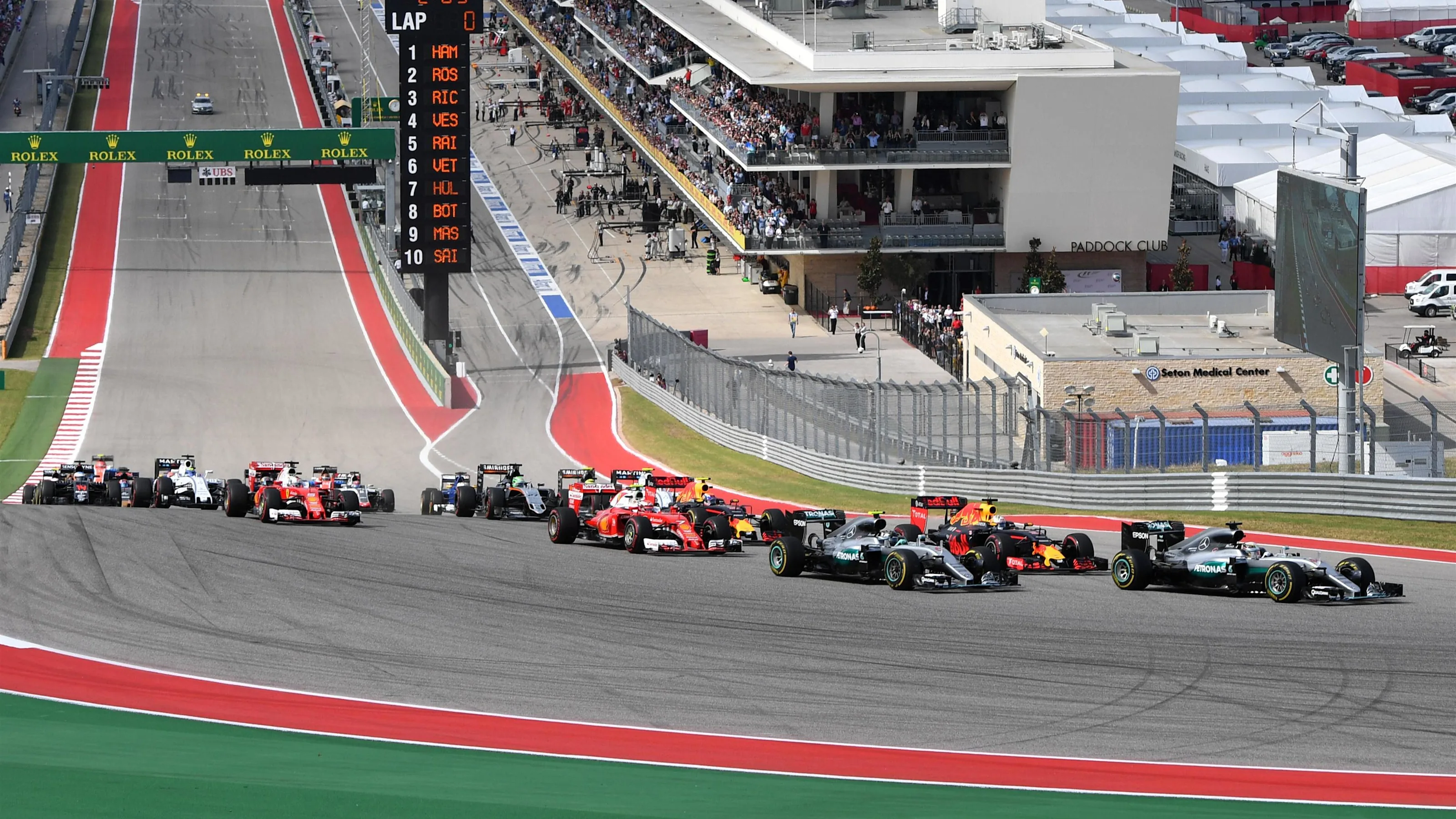 Lewis Hamilton (GBR) Mercedes-Benz F1 W07 Hybrid leads at the start of the race at Formula One