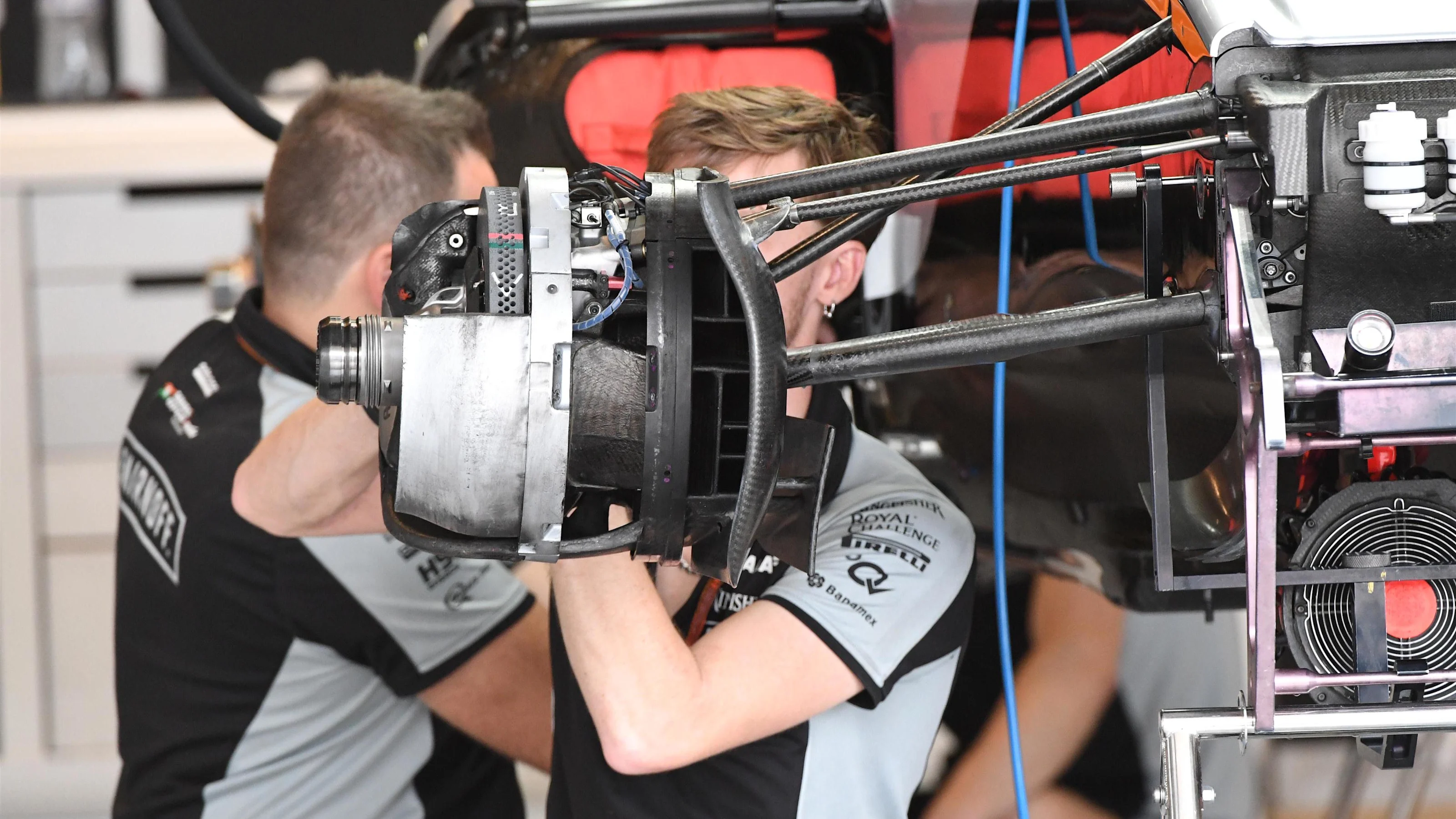 Force India VJM09 front wheel hub at Formula One World Championship, Rd18, United States Grand