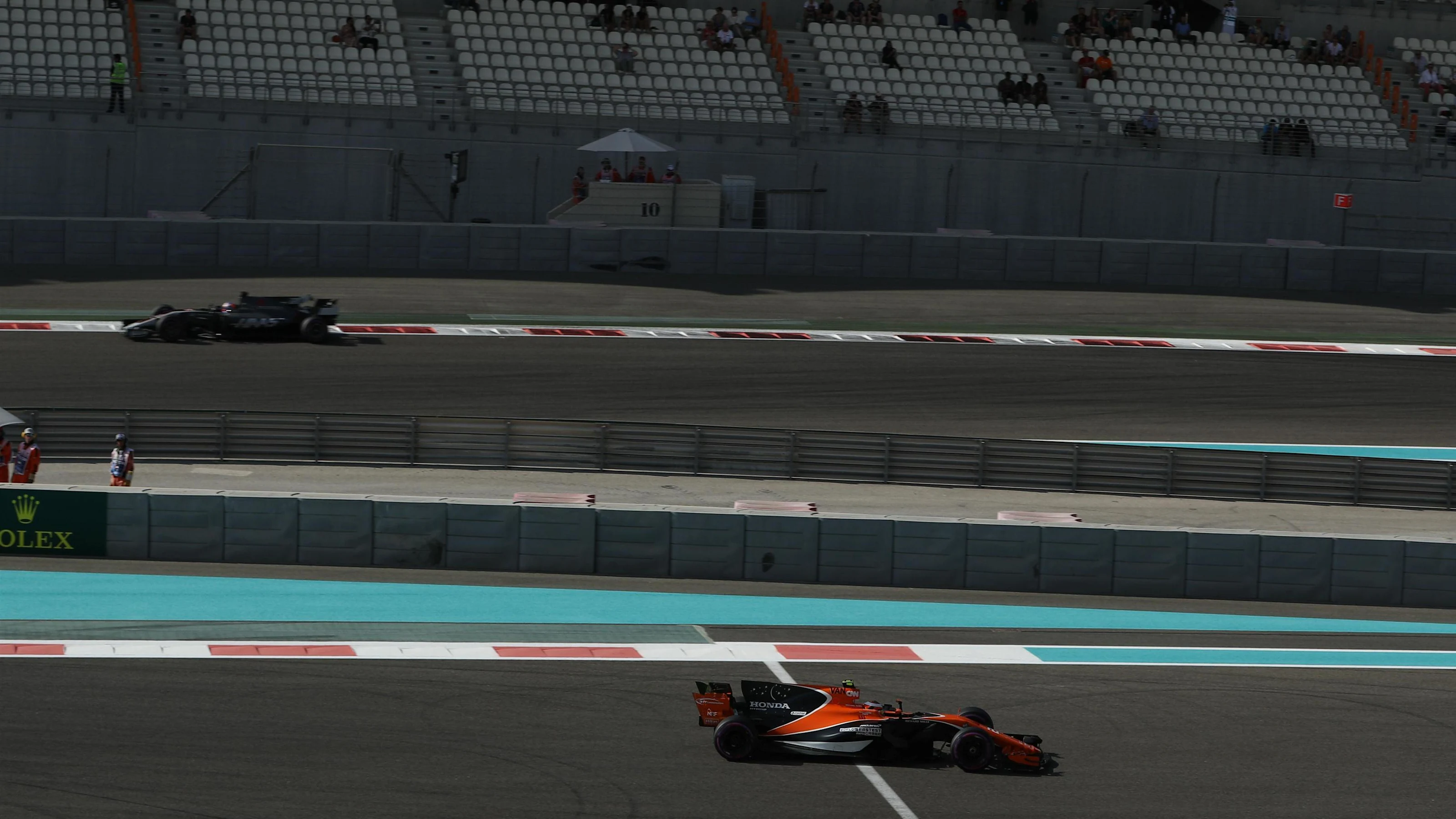 Stoffel Vandoorne (BEL) McLaren MCL32 at Formula One World Championship, Rd20, Abu Dhabi Grand
