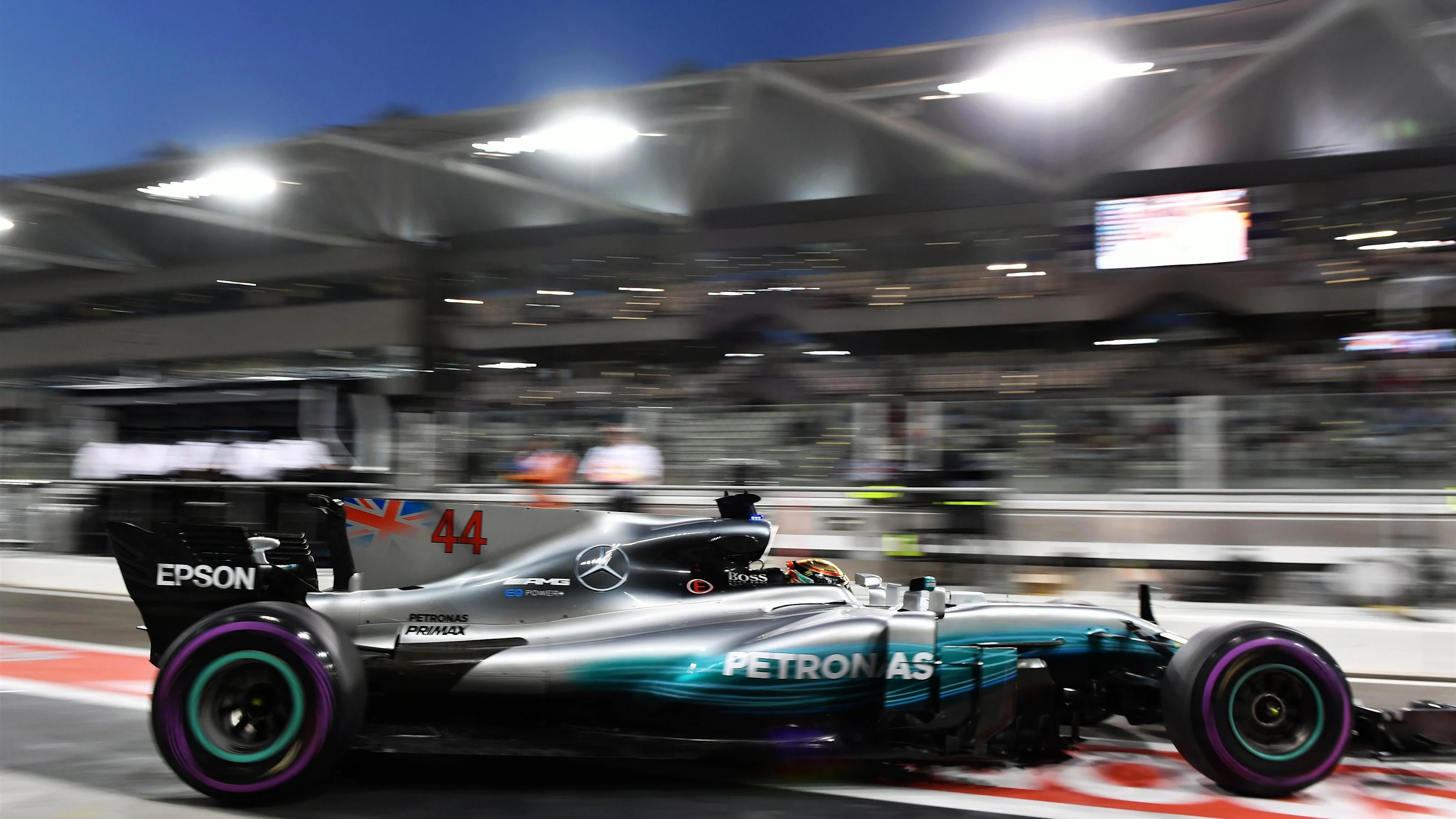 Lewis Hamilton (GBR) Mercedes-Benz F1 W08 Hybrid at Formula One World Championship, Rd20, Abu Dhabi