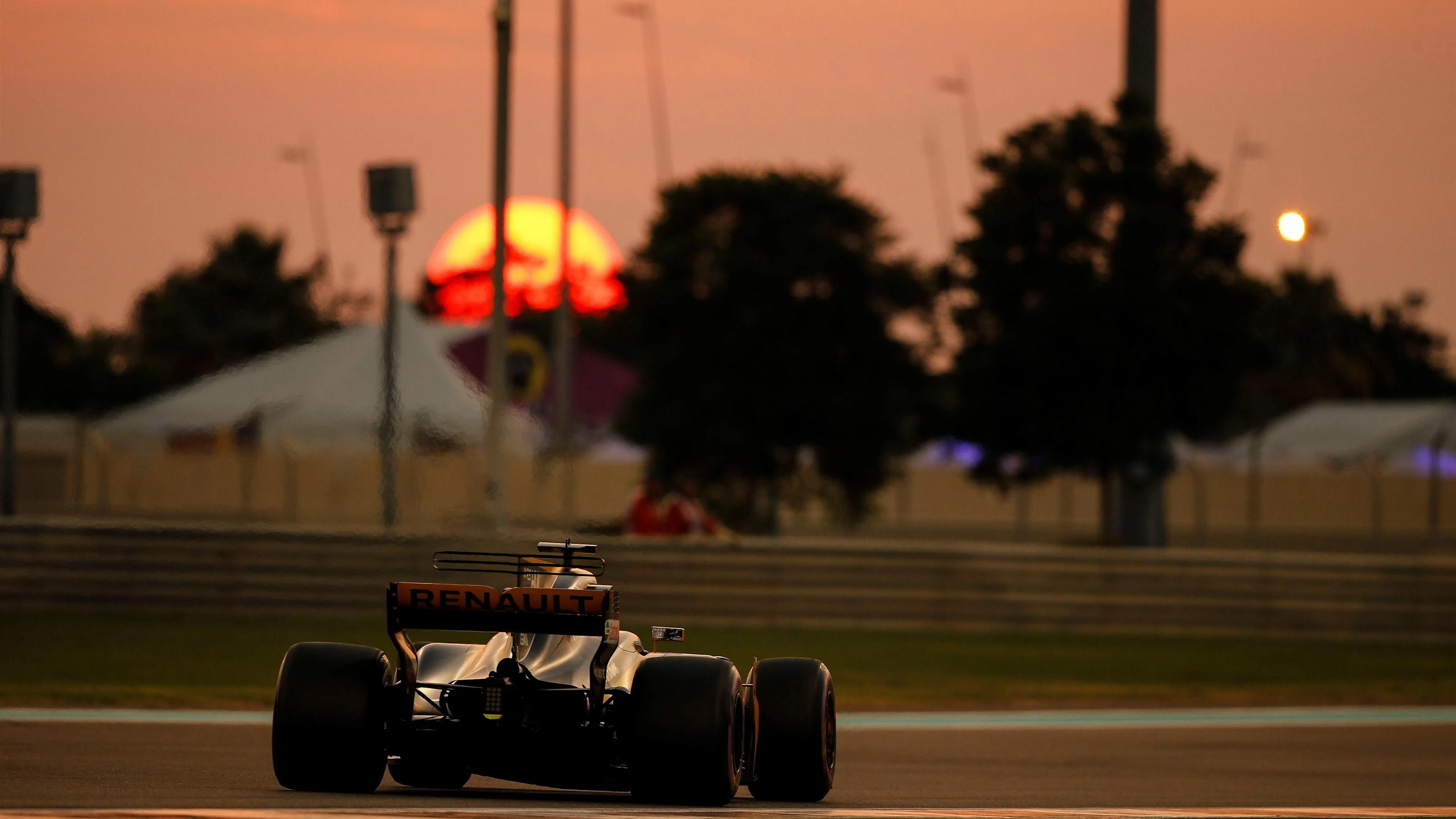 Nico Hulkenberg (GER) Renault Sport F1 Team RS17 at Formula One World Championship, Rd20, Abu Dhabi