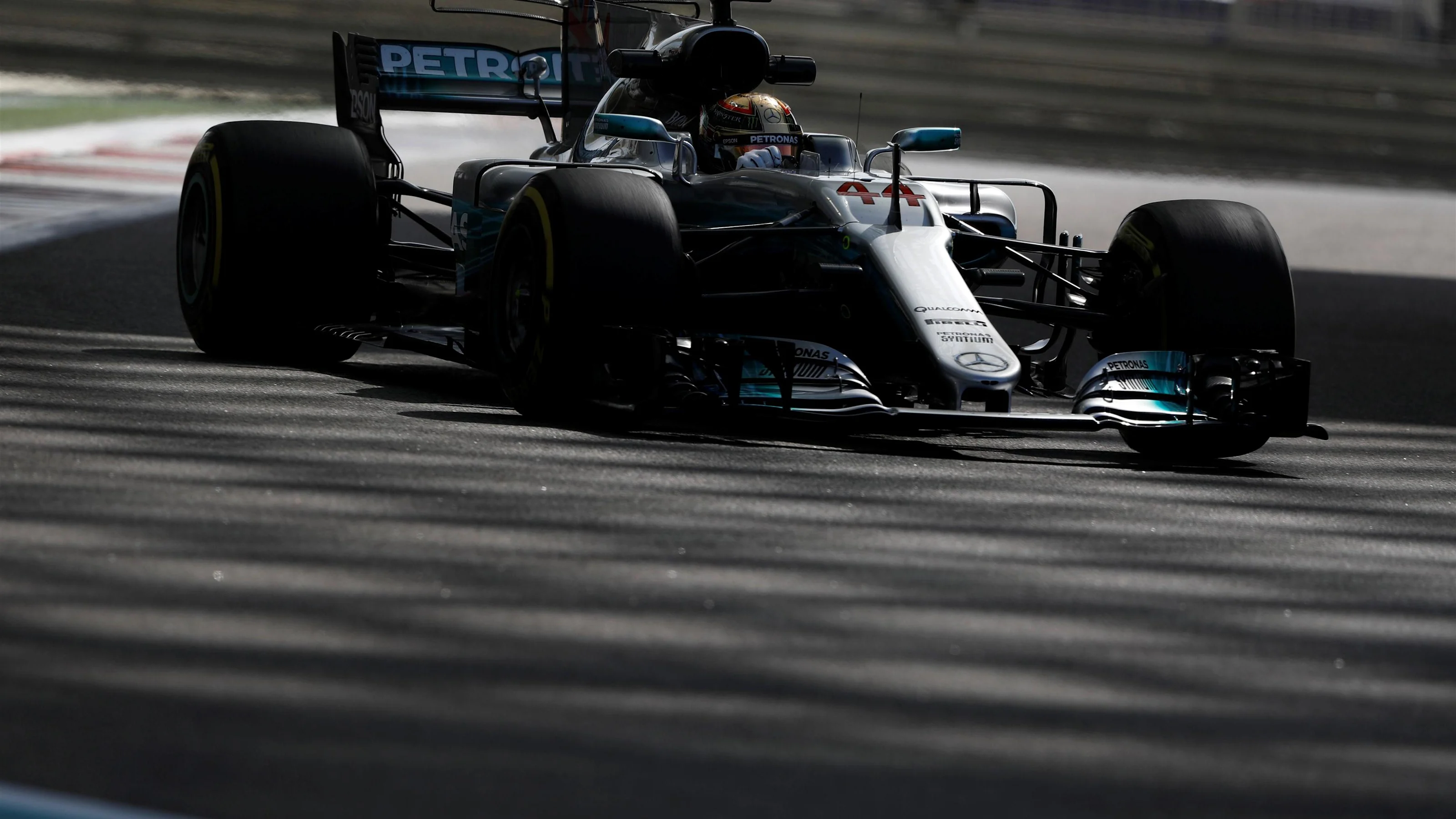 Lewis Hamilton (GBR) Mercedes-Benz F1 W08 Hybrid at Formula One World Championship, Rd20, Abu Dhabi