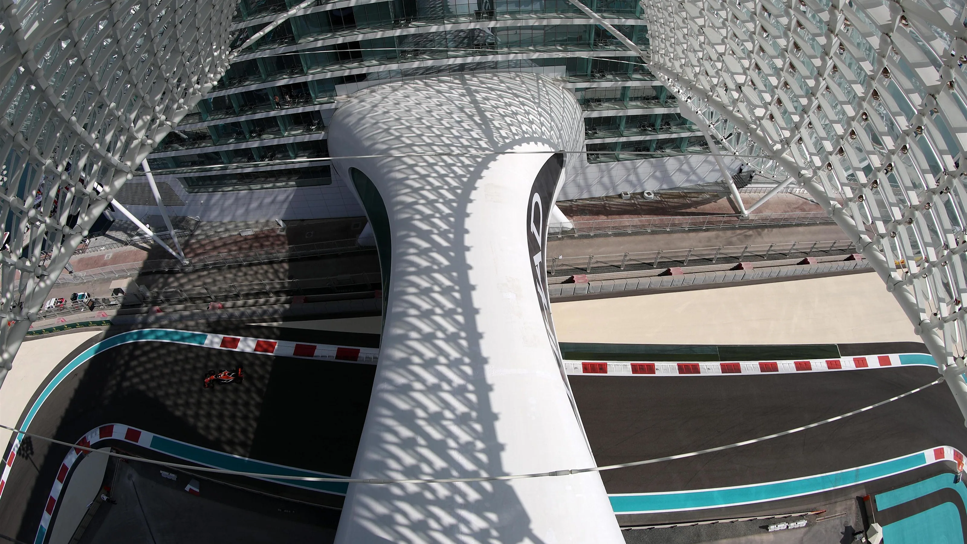 Stoffel Vandoorne (BEL) McLaren MCL32 at Formula One World Championship, Rd20, Abu Dhabi Grand