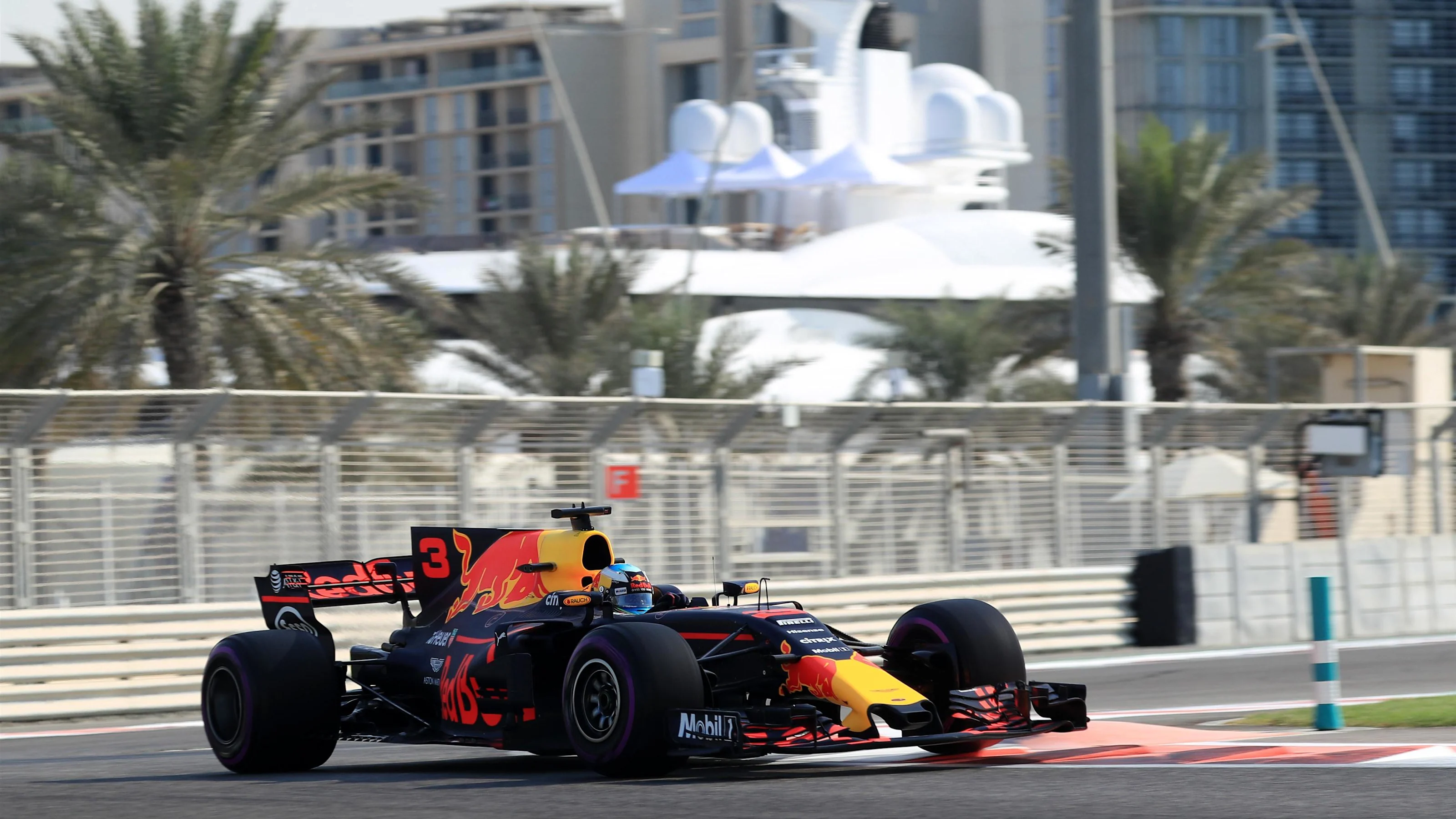 Daniel Ricciardo (AUS) Red Bull Racing RB13 at Formula One World Championship, Rd20, Abu Dhabi