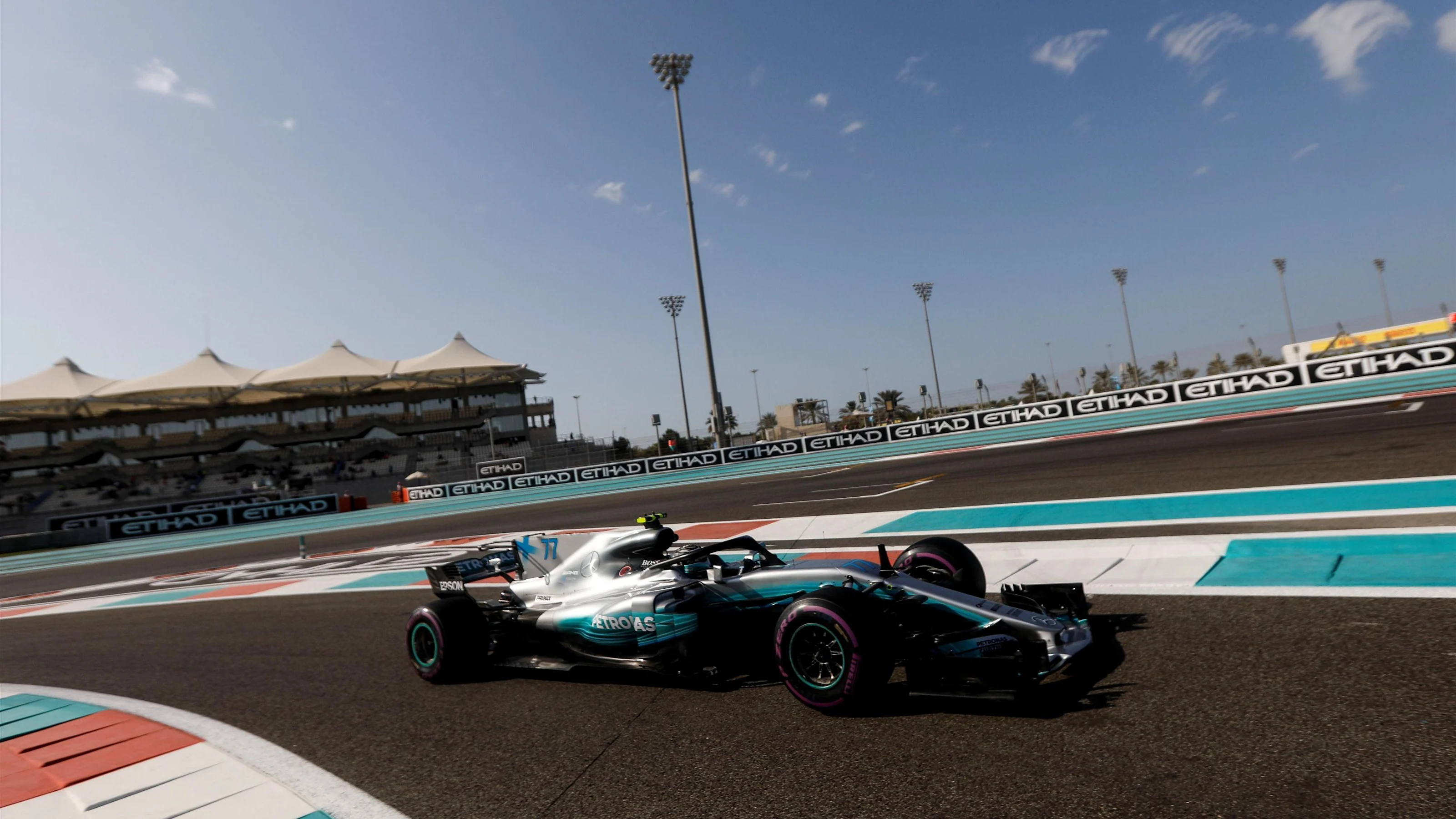 Valtteri Bottas (FIN) Mercedes-Benz F1 W08 Hybrid at Formula One World Championship, Rd20, Abu