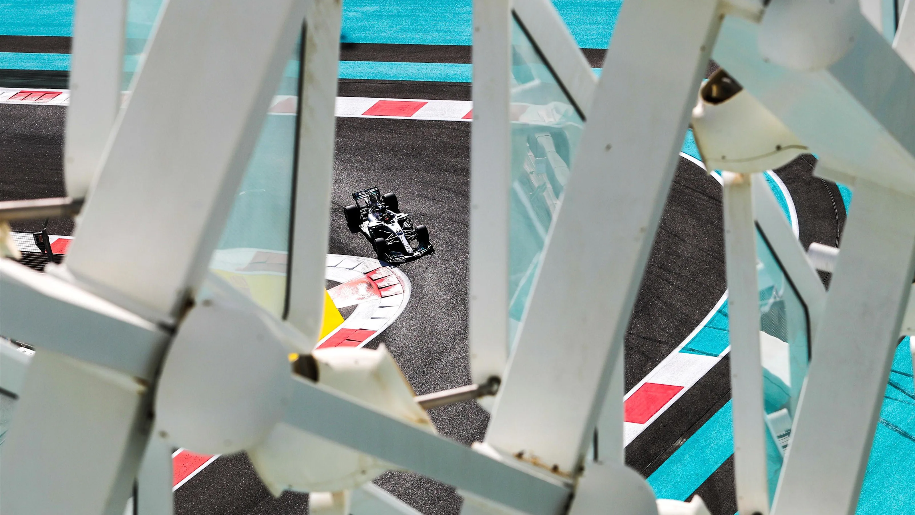 Lewis Hamilton (GBR) Mercedes-Benz F1 W08 Hybrid at Formula One World Championship, Rd20, Abu Dhabi