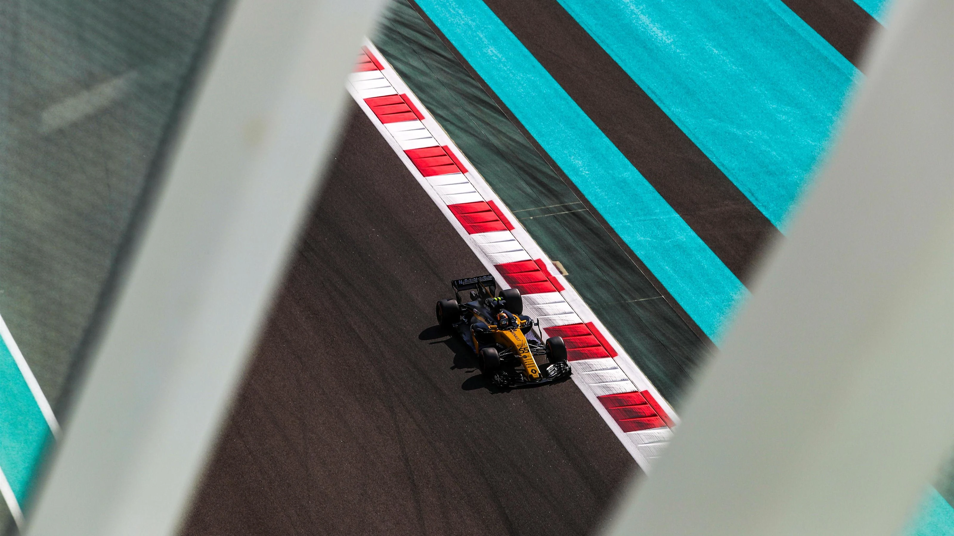 Carlos Sainz jr (ESP) Renault Sport F1 Team RS17 at Formula One World Championship, Rd20, Abu Dhabi