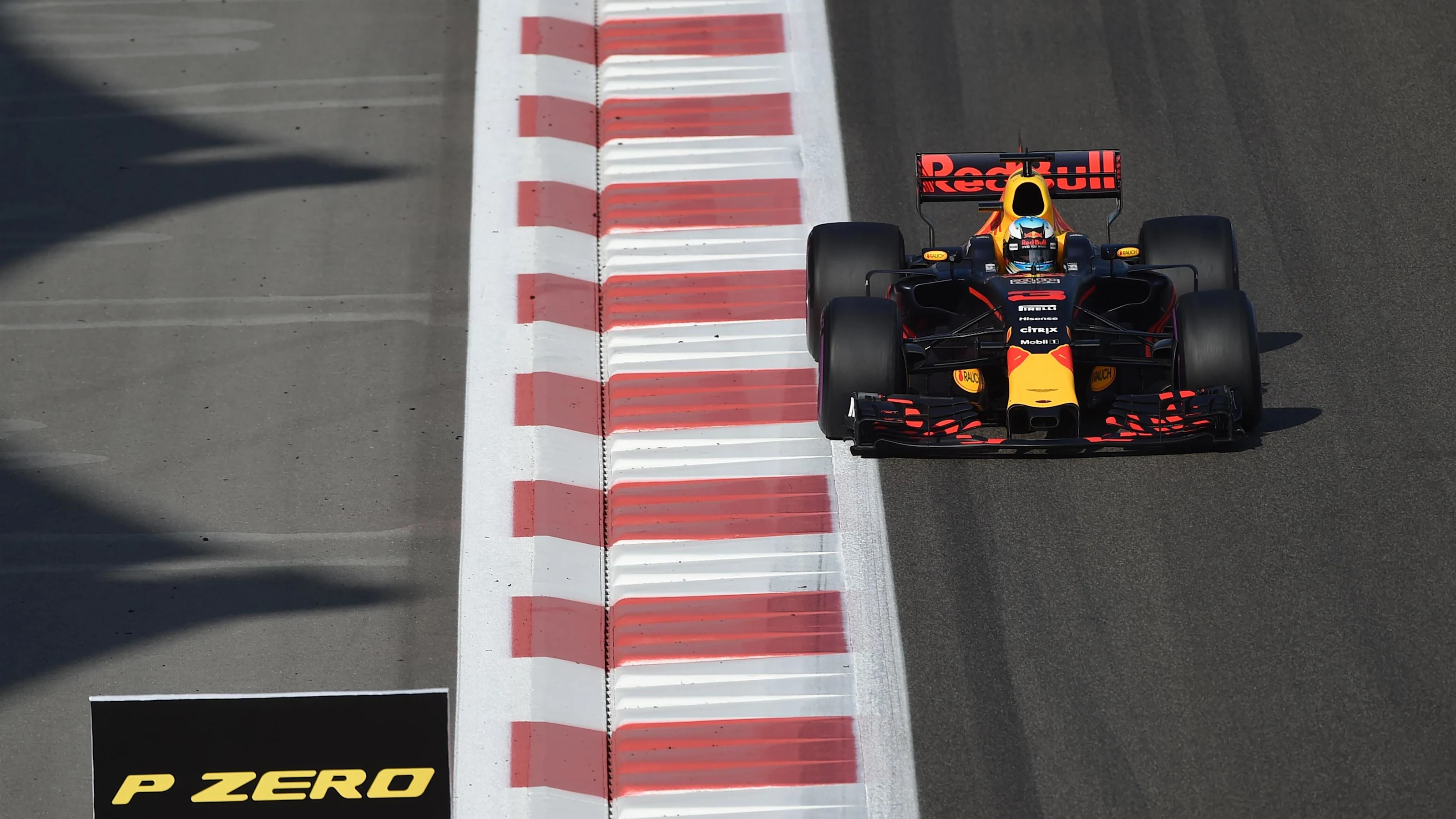 Daniel Ricciardo (AUS) Red Bull Racing RB13 at Formula One World Championship, Rd20, Abu Dhabi