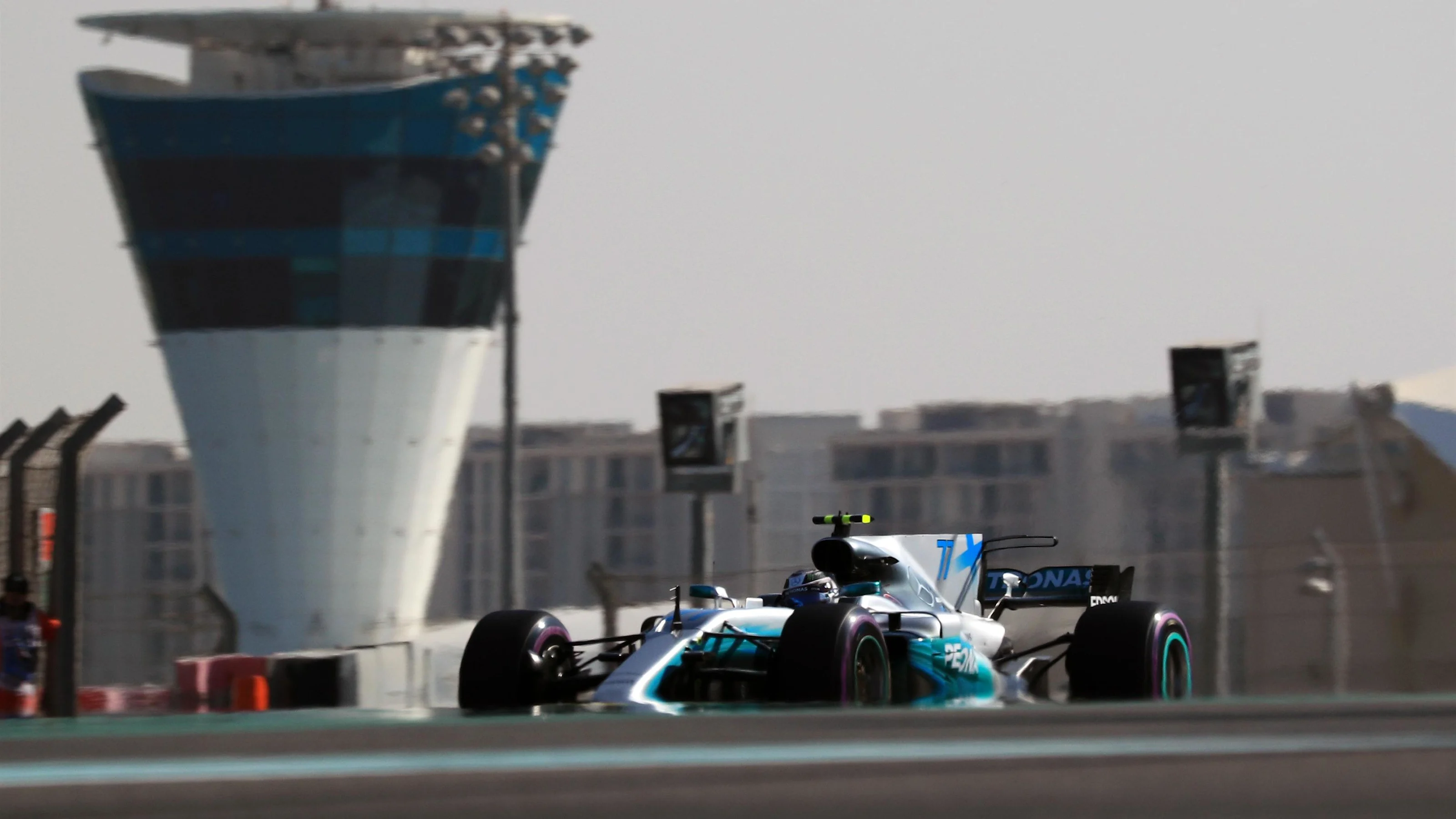Valtteri Bottas (FIN) Mercedes-Benz F1 W08 Hybrid at Formula One World Championship, Rd20, Abu
