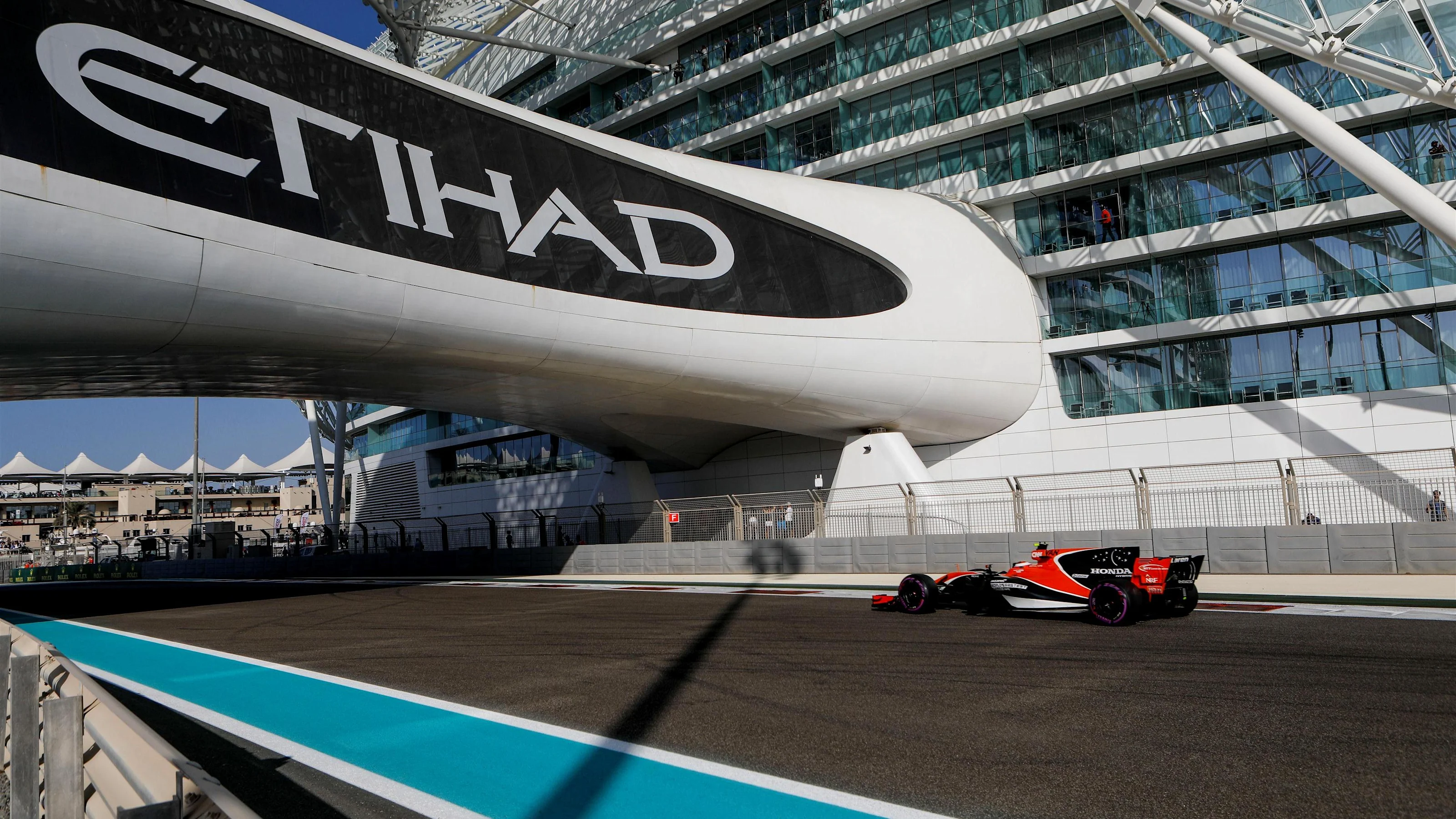 Stoffel Vandoorne (BEL) McLaren MCL32 at Formula One World Championship, Rd20, Abu Dhabi Grand