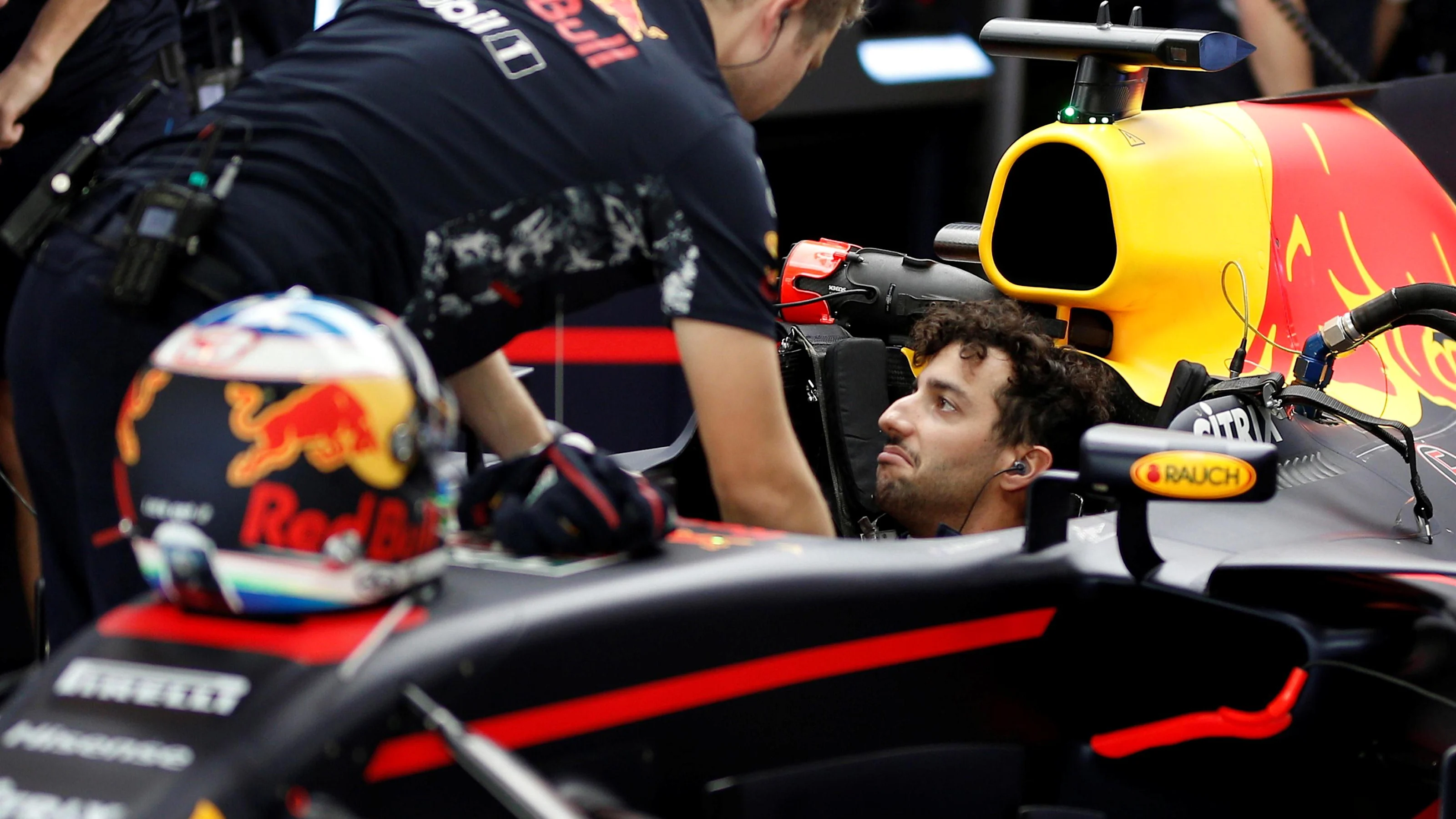 Daniel Ricciardo (AUS) Red Bull Racing RB13 at Formula One World Championship, Rd20, Abu Dhabi