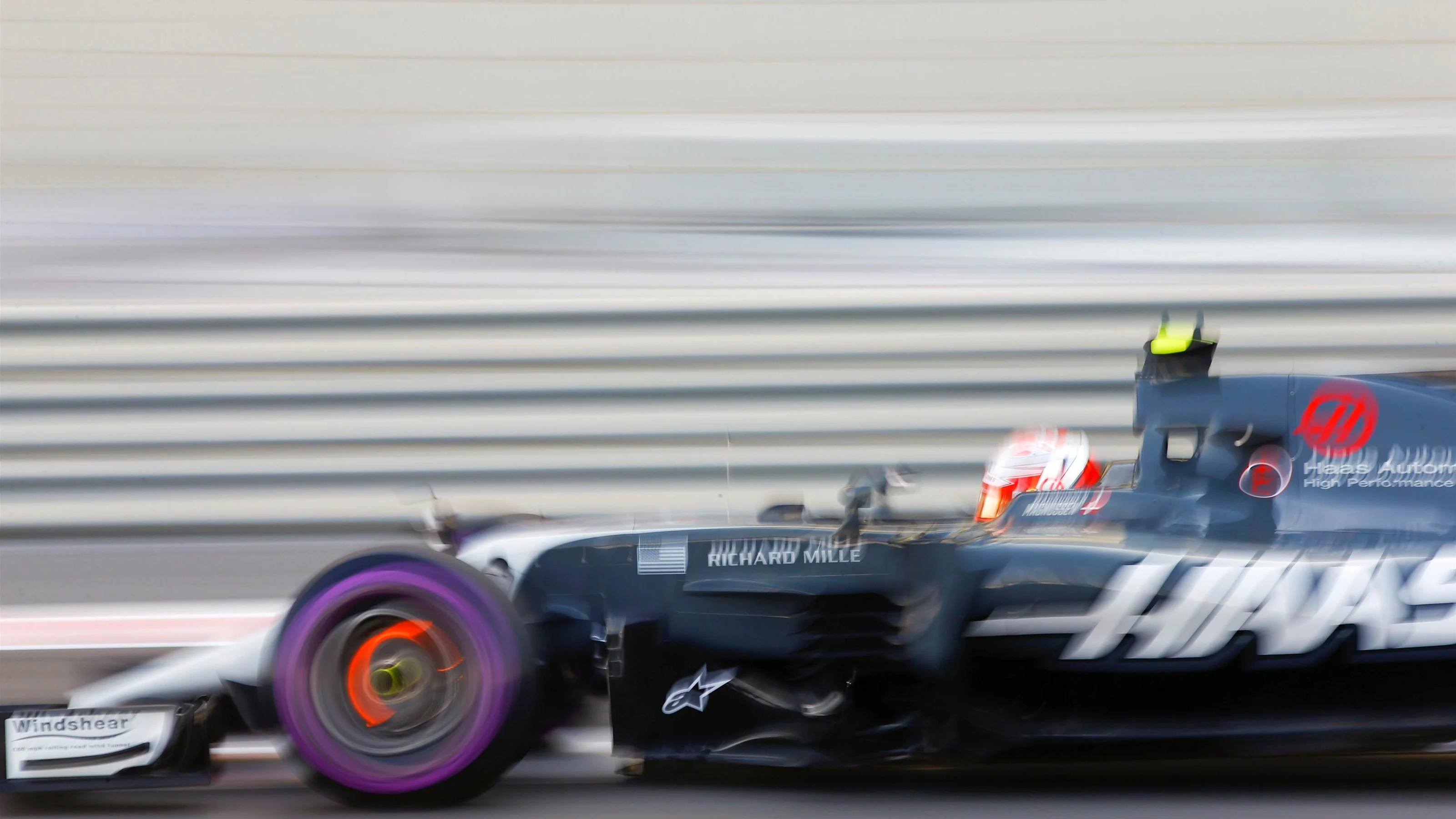 Kevin Magnussen (DEN) Haas VF-17 and glowing brake discs at Formula One World Championship, Rd20,