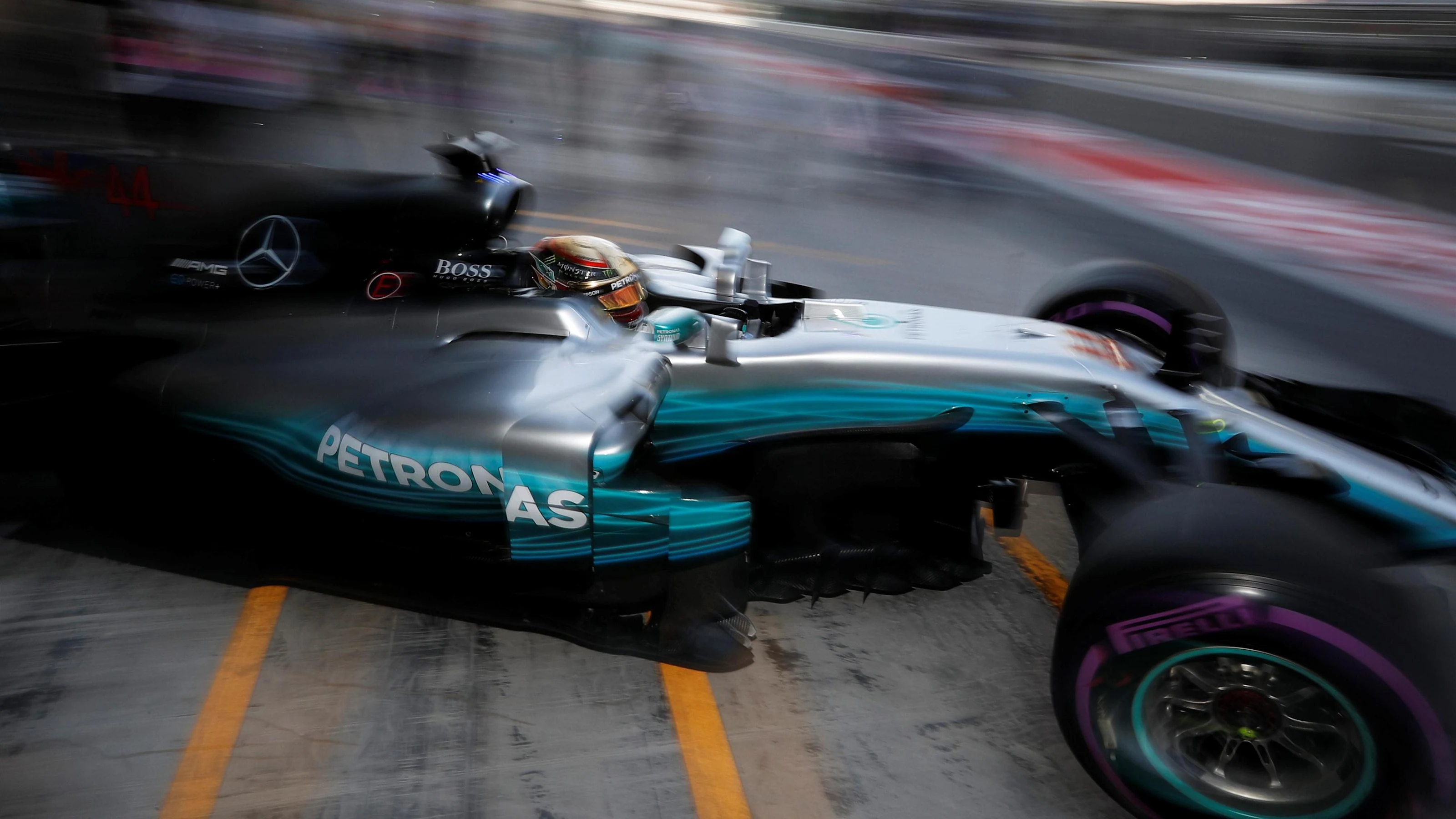 Lewis Hamilton (GBR) Mercedes-Benz F1 W08 Hybrid at Formula One World Championship, Rd20, Abu Dhabi
