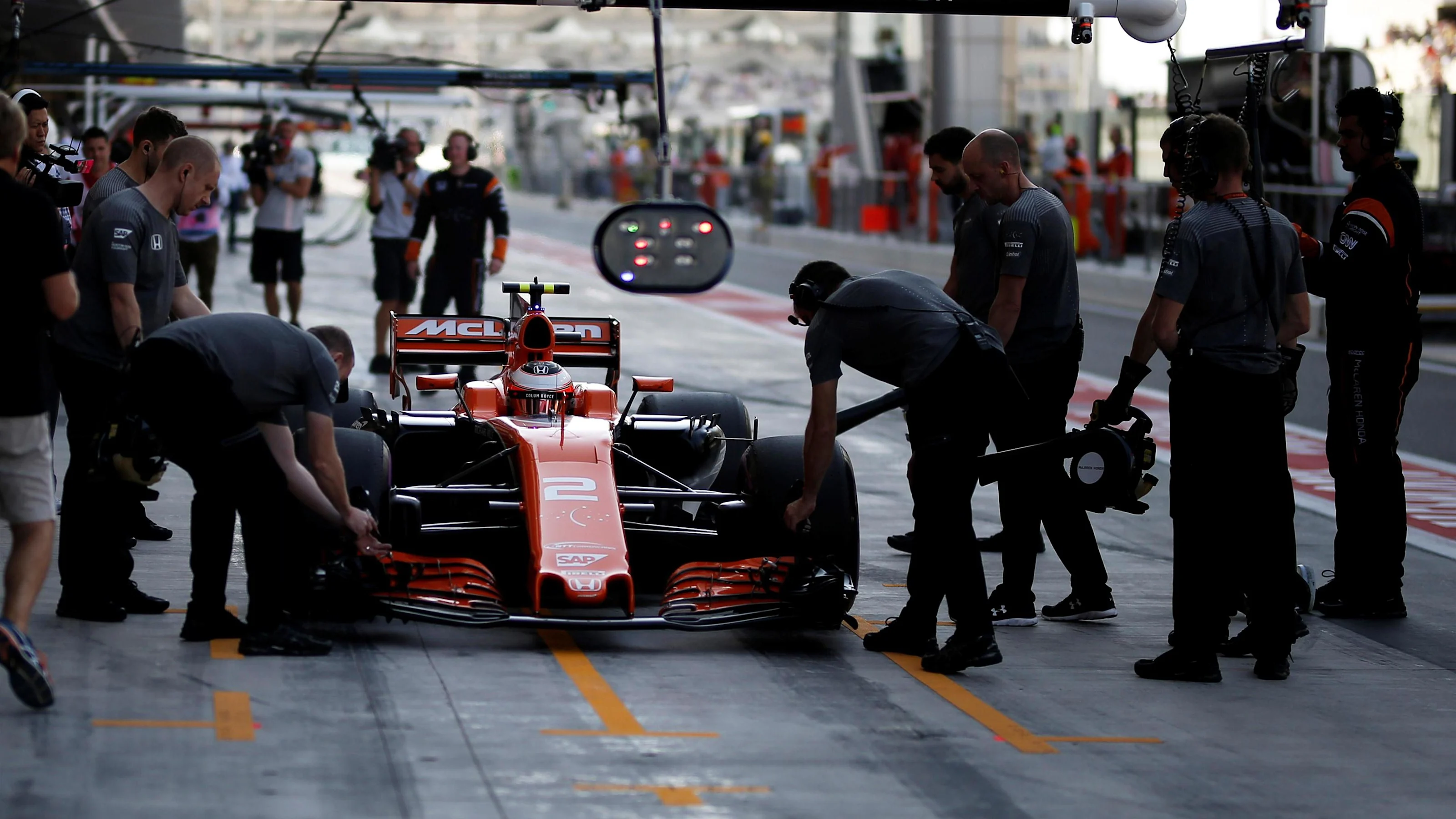 Stoffel Vandoorne (BEL) McLaren MCL32 at Formula One World Championship, Rd20, Abu Dhabi Grand