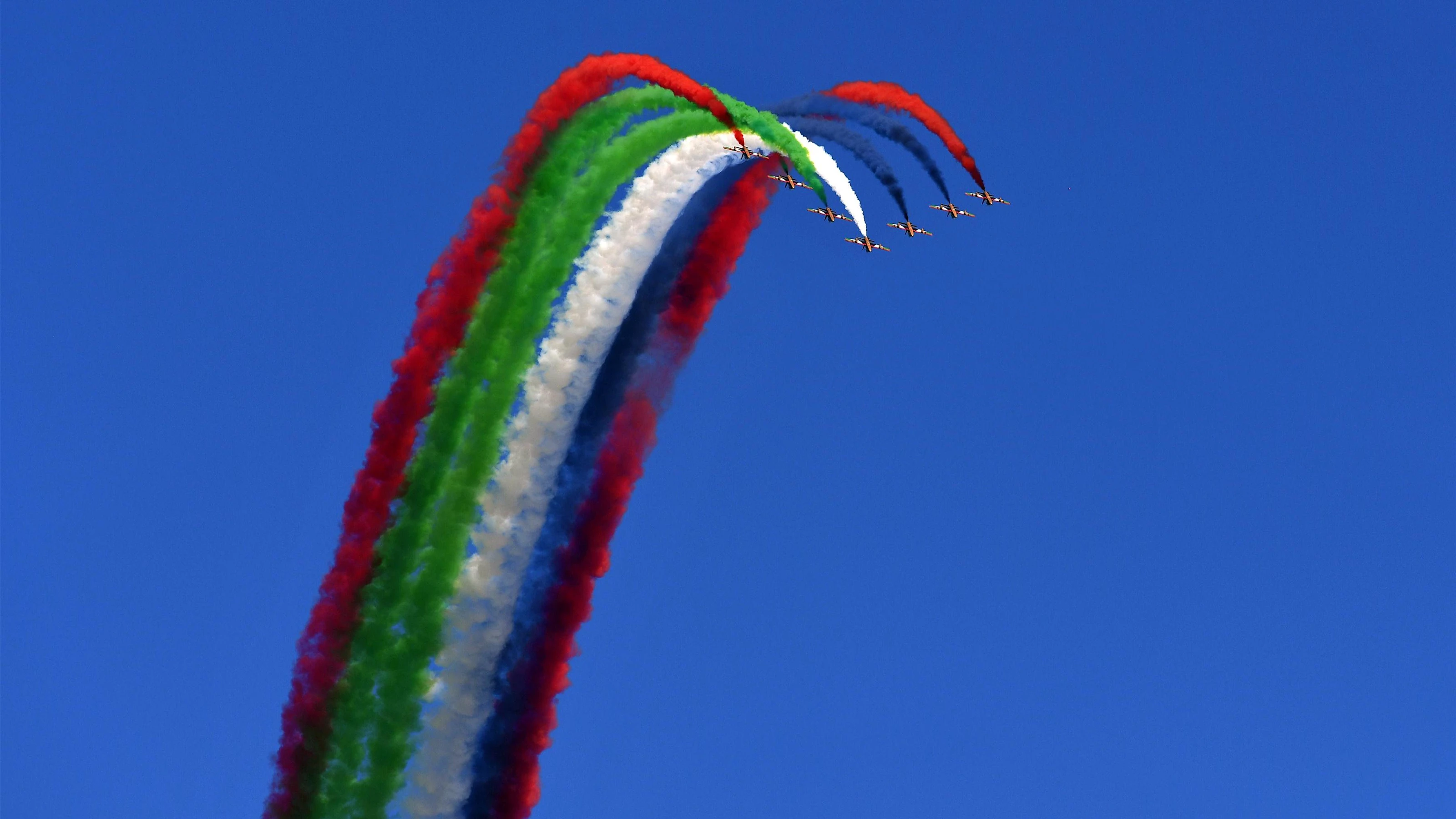 Air display at Formula One World Championship, Rd20, Abu Dhabi Grand Prix, Qualifying, Yas Marina