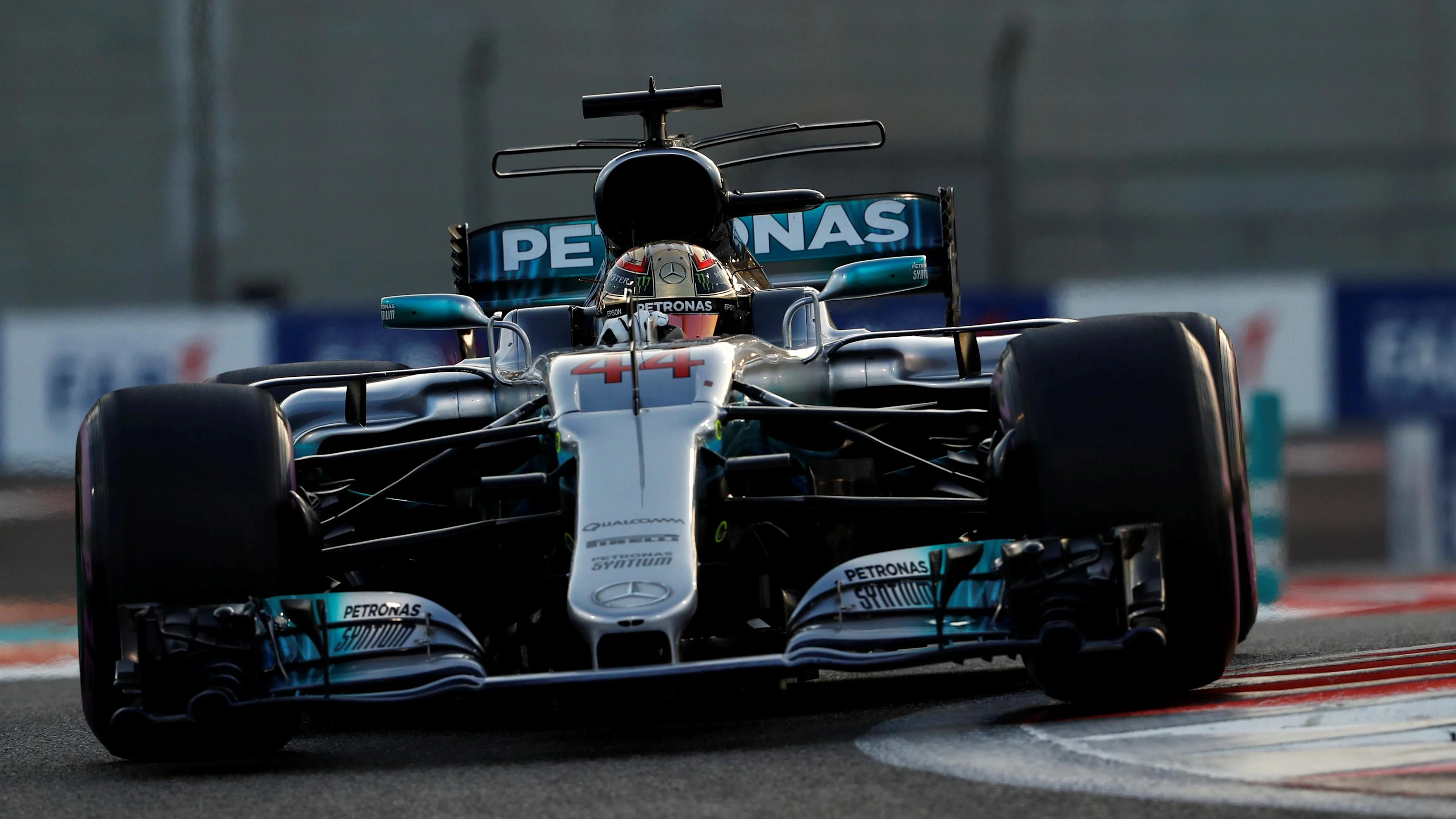 Lewis Hamilton (GBR) Mercedes-Benz F1 W08 Hybrid at Formula One World Championship, Rd20, Abu Dhabi