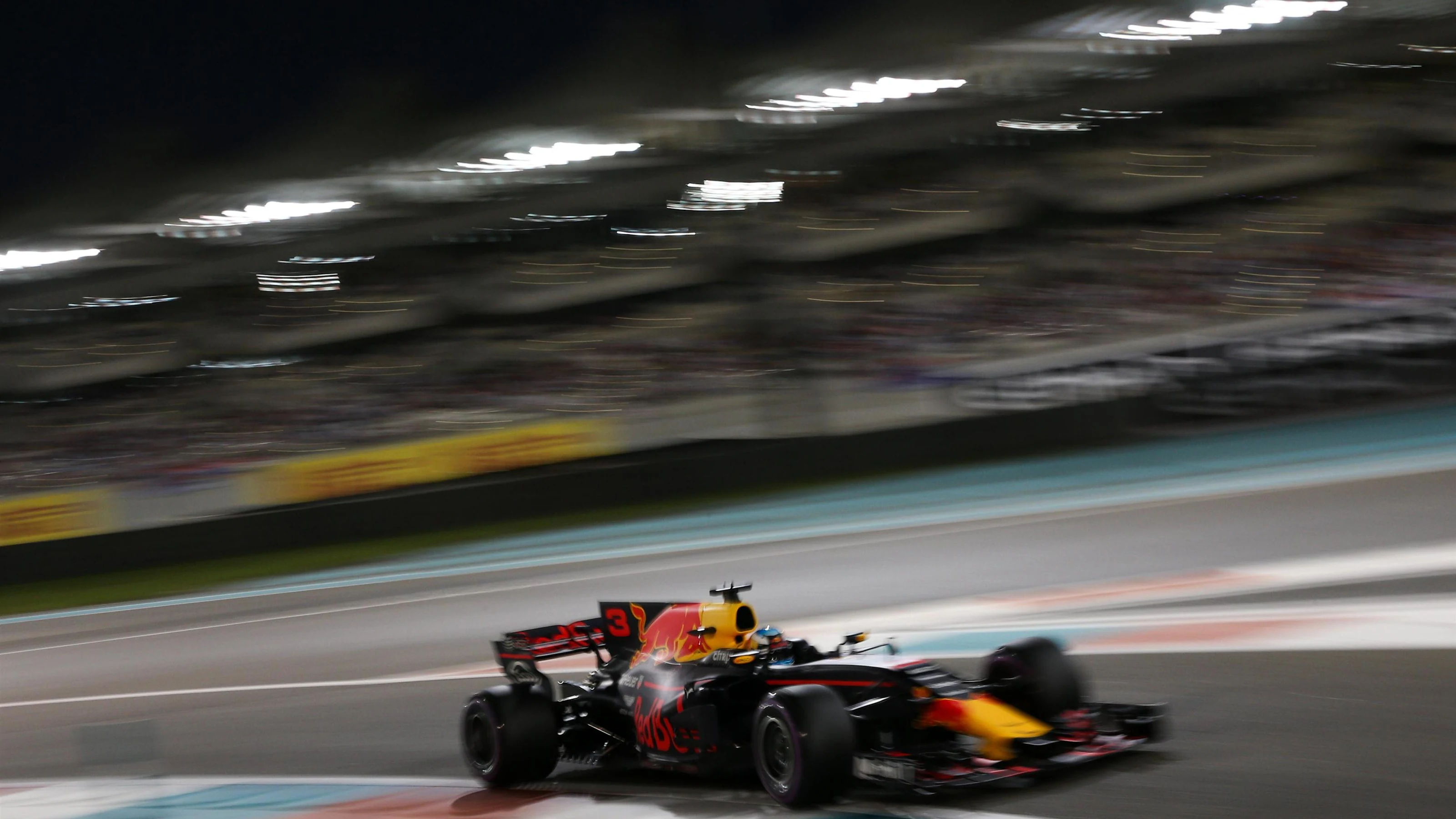 Daniel Ricciardo (AUS) Red Bull Racing RB13 at Formula One World Championship, Rd20, Abu Dhabi