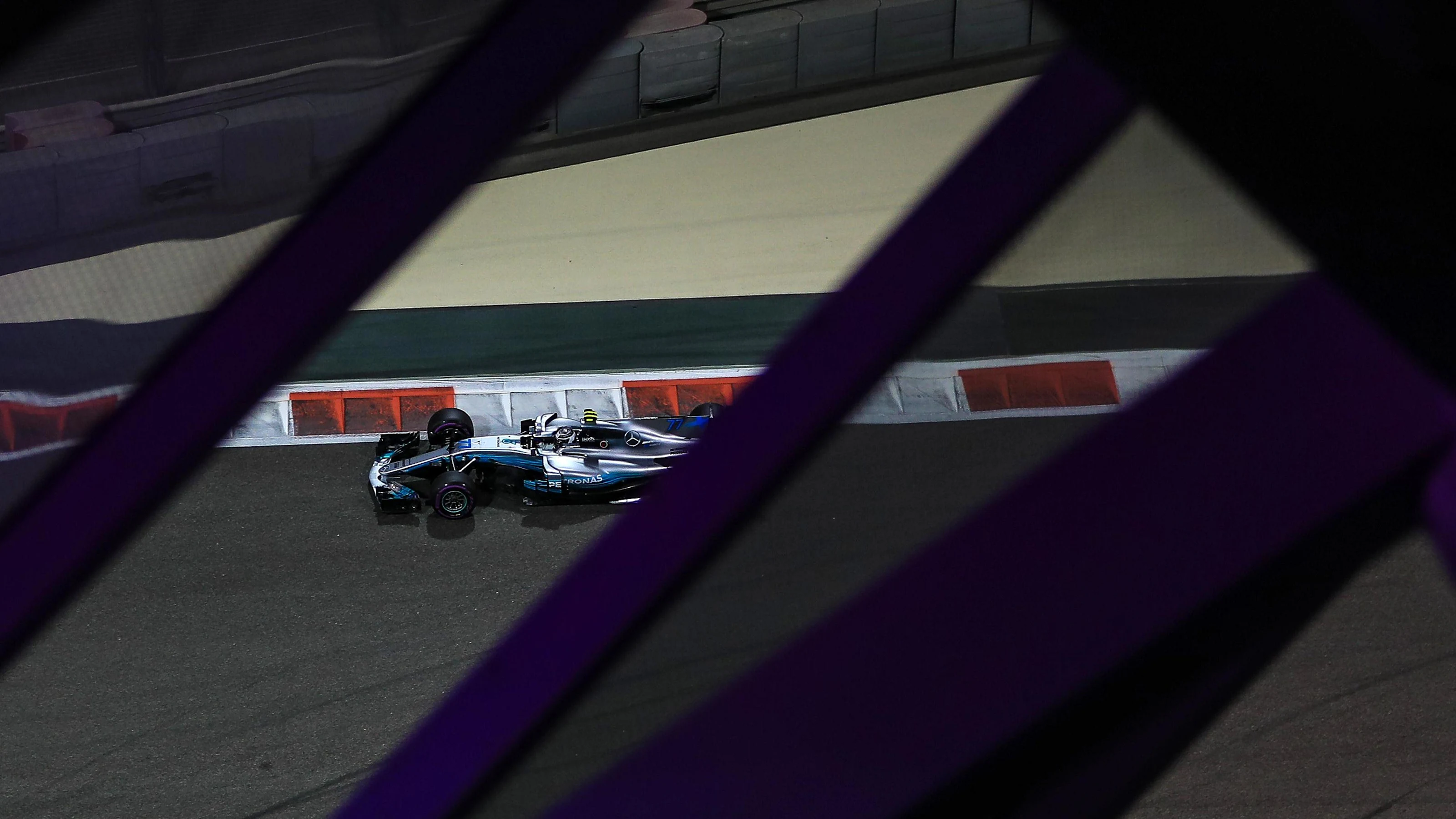 Valtteri Bottas (FIN) Mercedes-Benz F1 W08 Hybrid at Formula One World Championship, Rd20, Abu