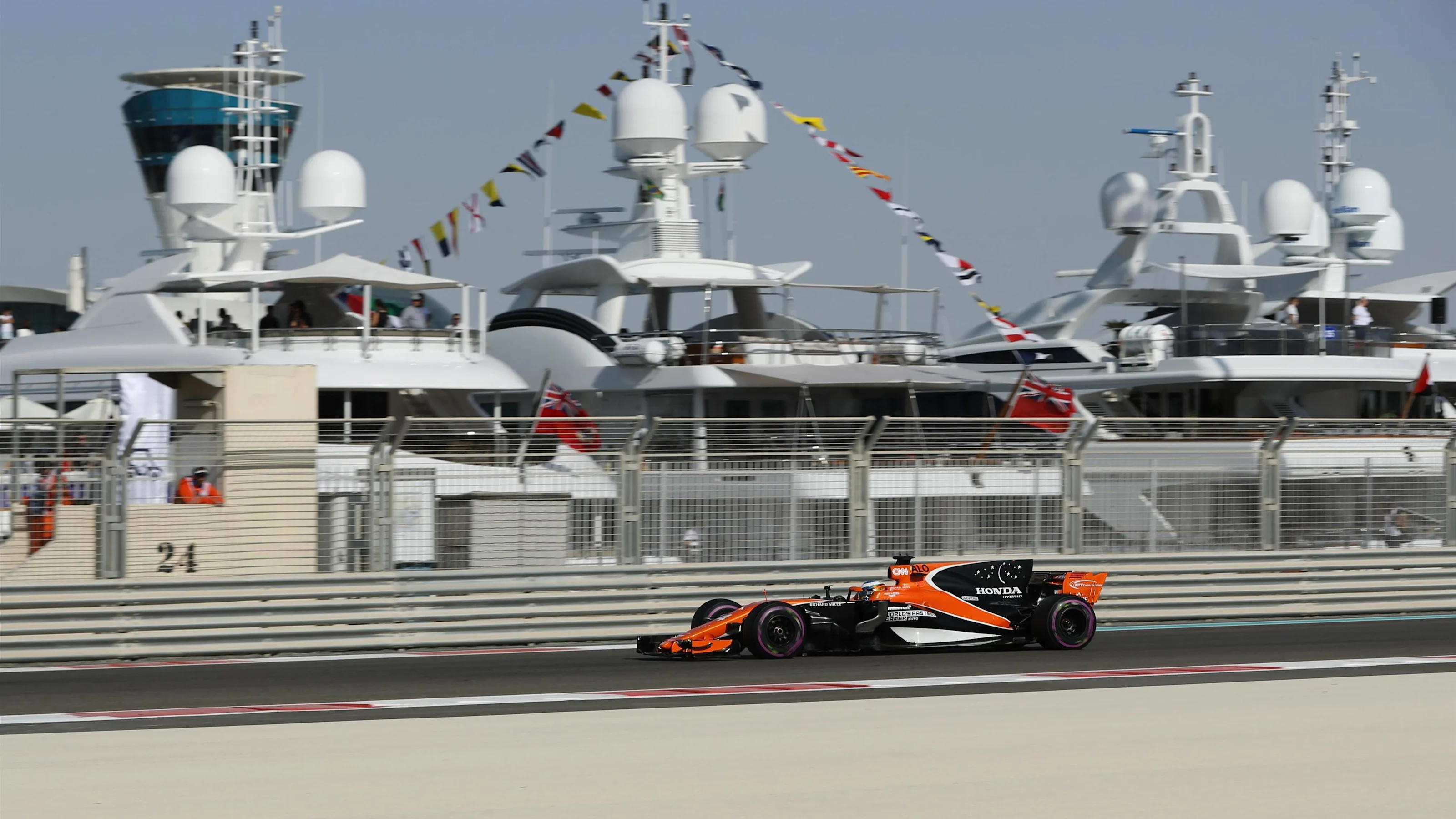 Fernando Alonso (ESP) McLaren MCL32 at Formula One World Championship, Rd20, Abu Dhabi Grand Prix,