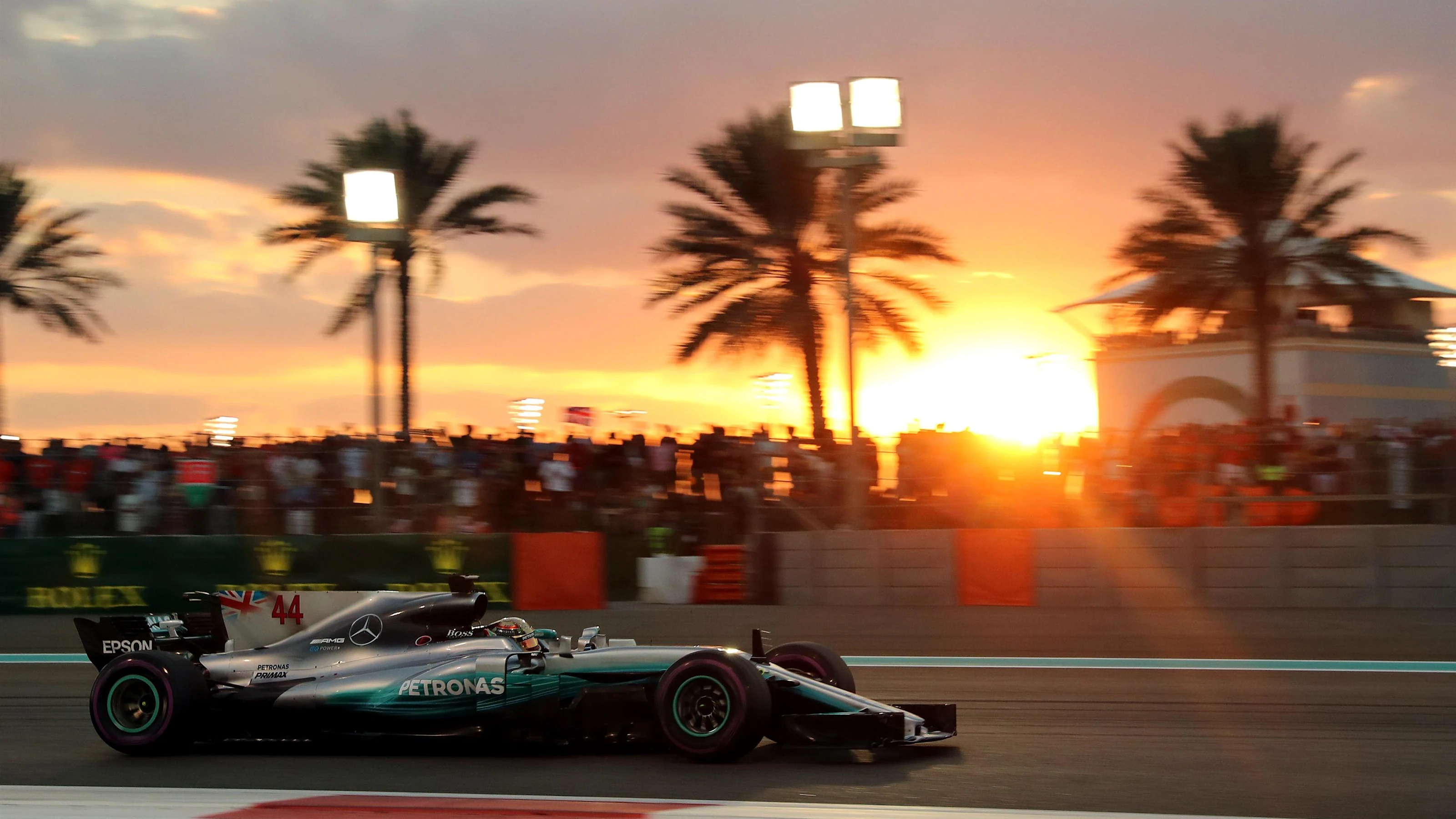 Lewis Hamilton (GBR) Mercedes-Benz F1 W08 Hybrid at Formula One World Championship, Rd20, Abu Dhabi
