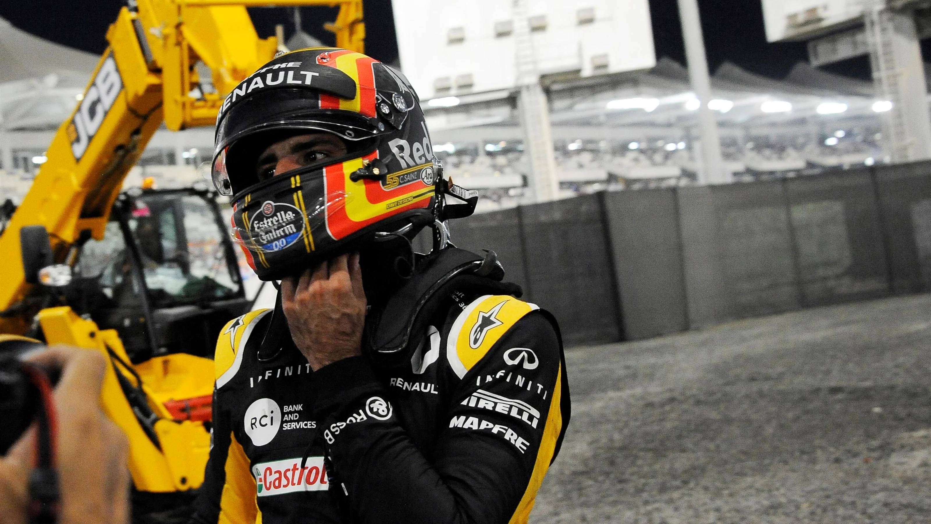 Race retiree Carlos Sainz jr (ESP) Renault Sport F1 Team at Formula One World Championship, Rd20,