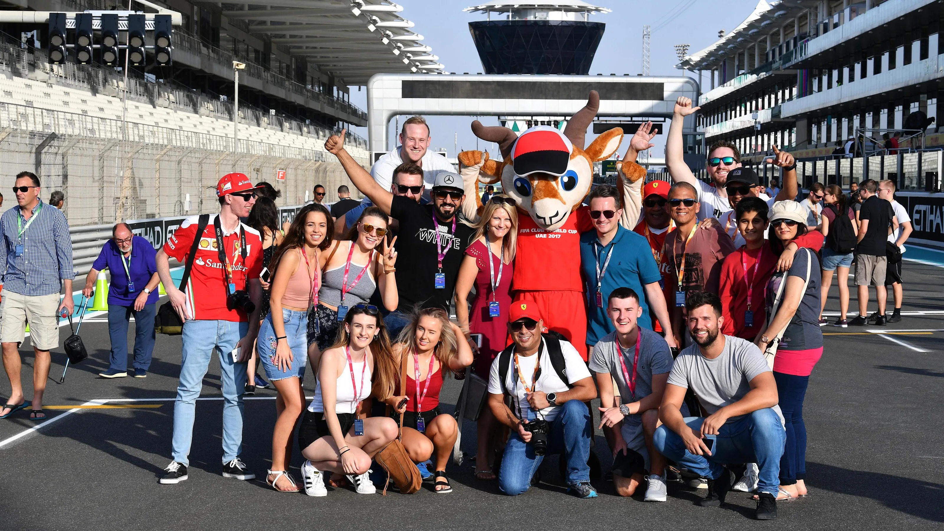 Fans at Formula One World Championship, Rd20, Abu Dhabi Grand Prix, Preparations, Yas Marina