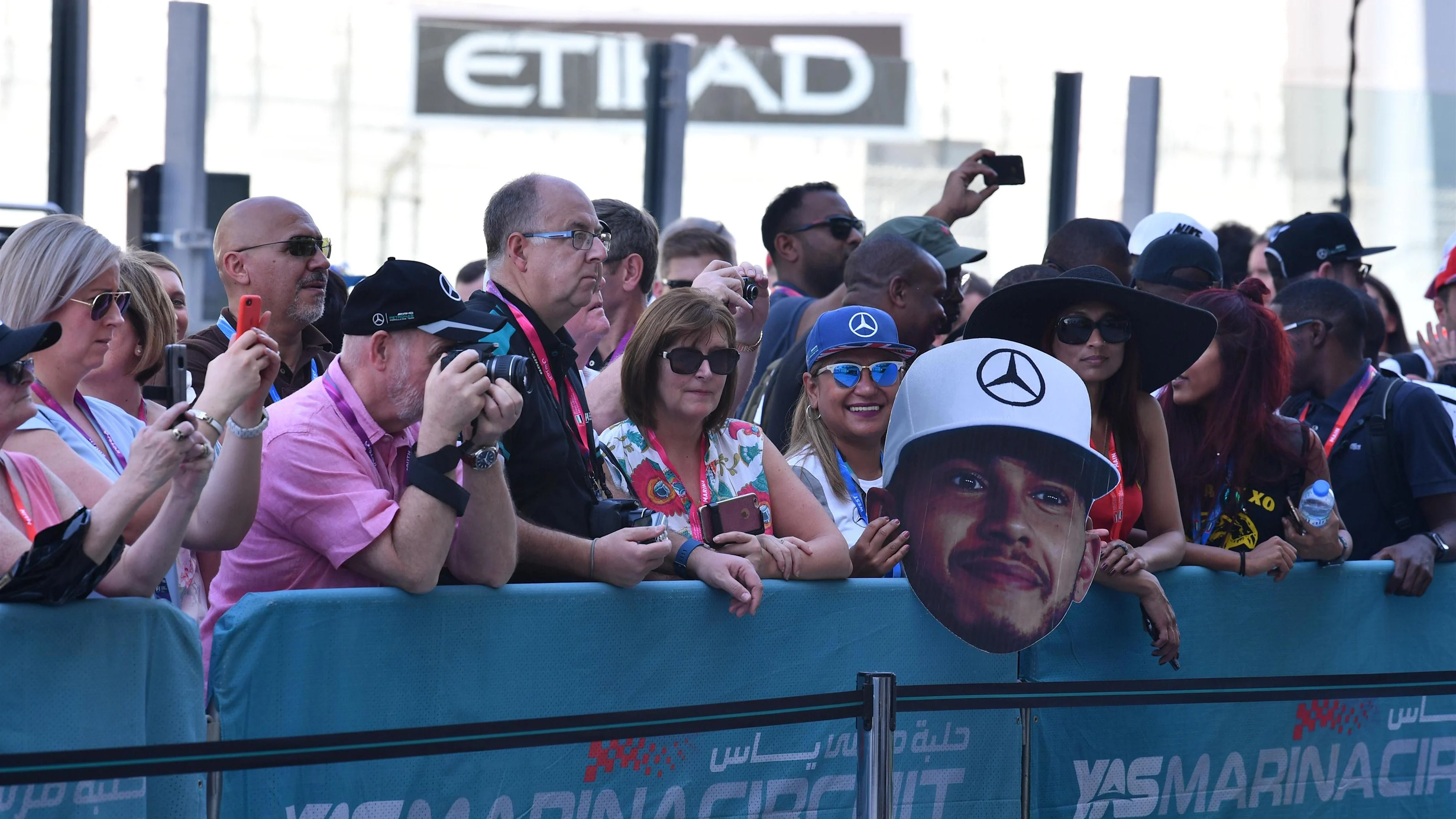 Fans in pit lane at Formula One World Championship, Rd20, Abu Dhabi Grand Prix, Preparations, Yas