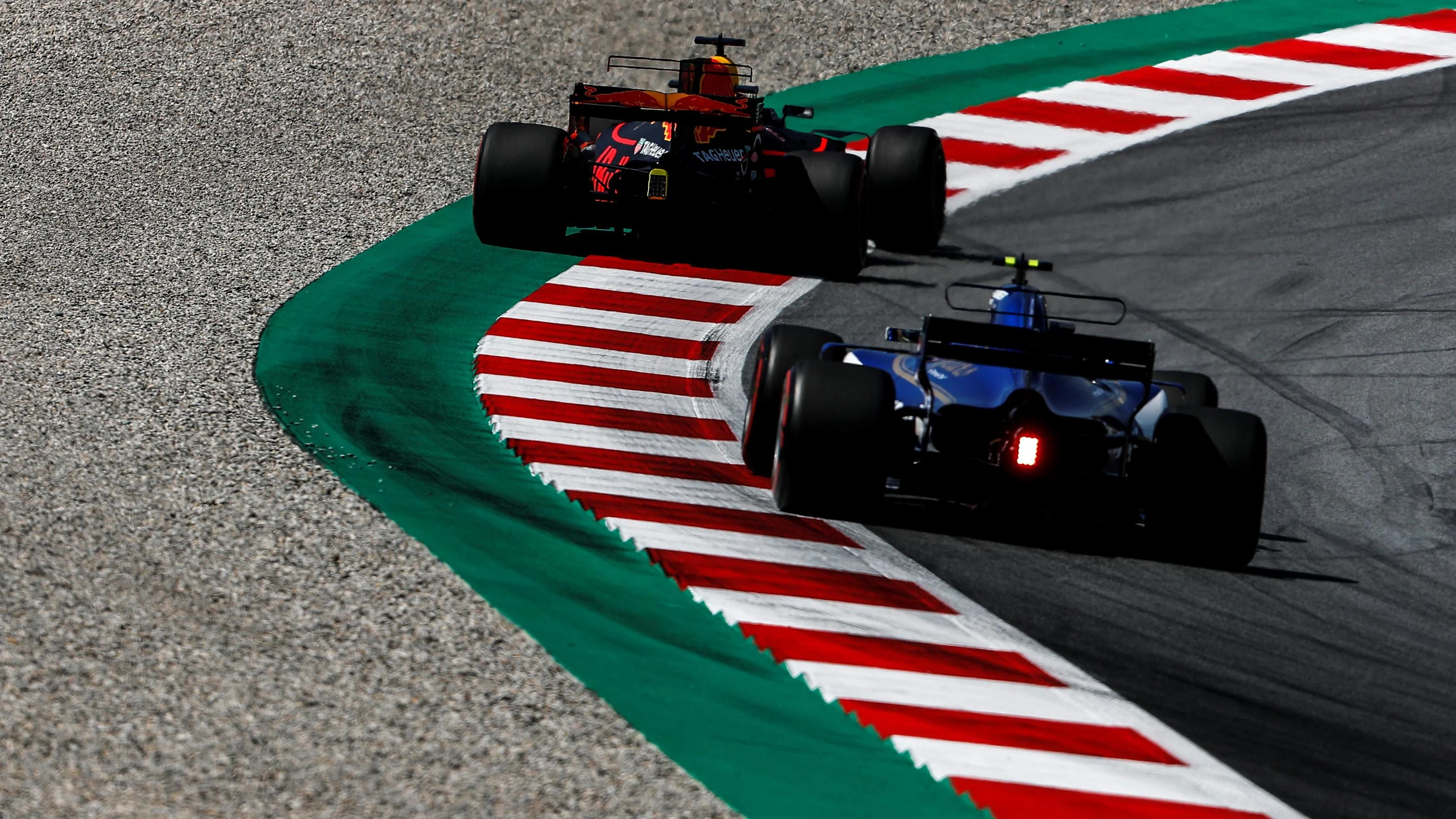 Pascal Wehrlein (GER) Sauber C36 and Daniel Ricciardo (AUS) Red Bull Racing RB13 at Formula One