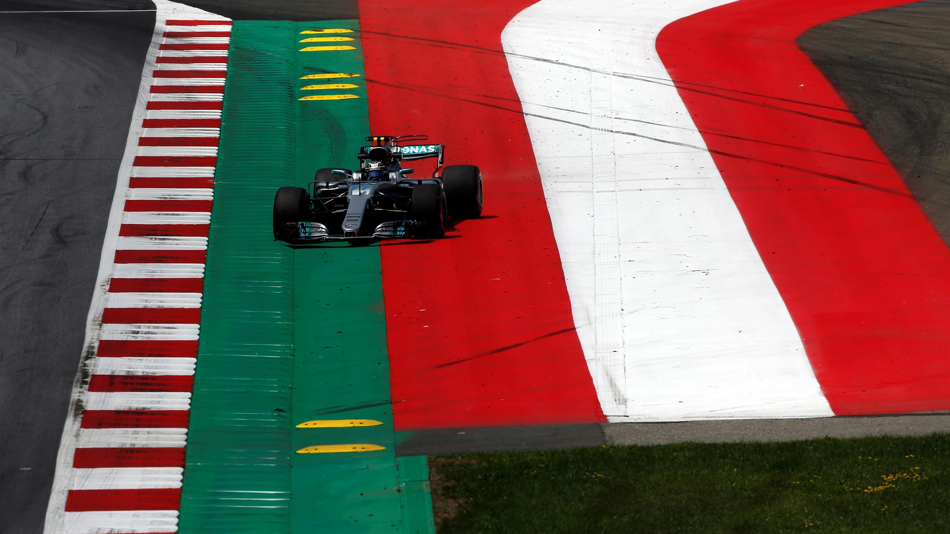 Valtteri Bottas (FIN) Mercedes-Benz F1 W08 Hybrid runs wide at Formula One World Championship, Rd9,